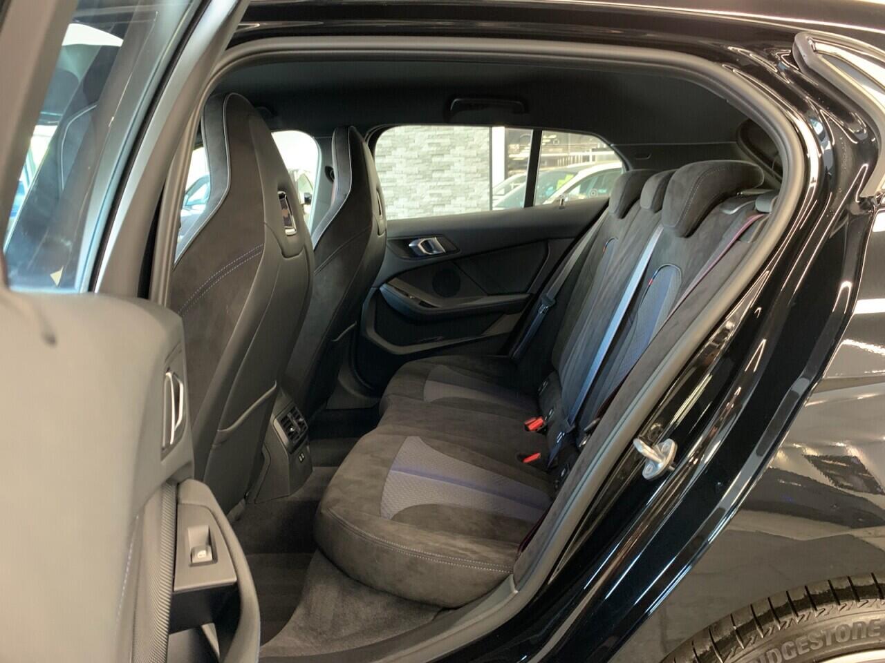 BMW 1 Series view 28