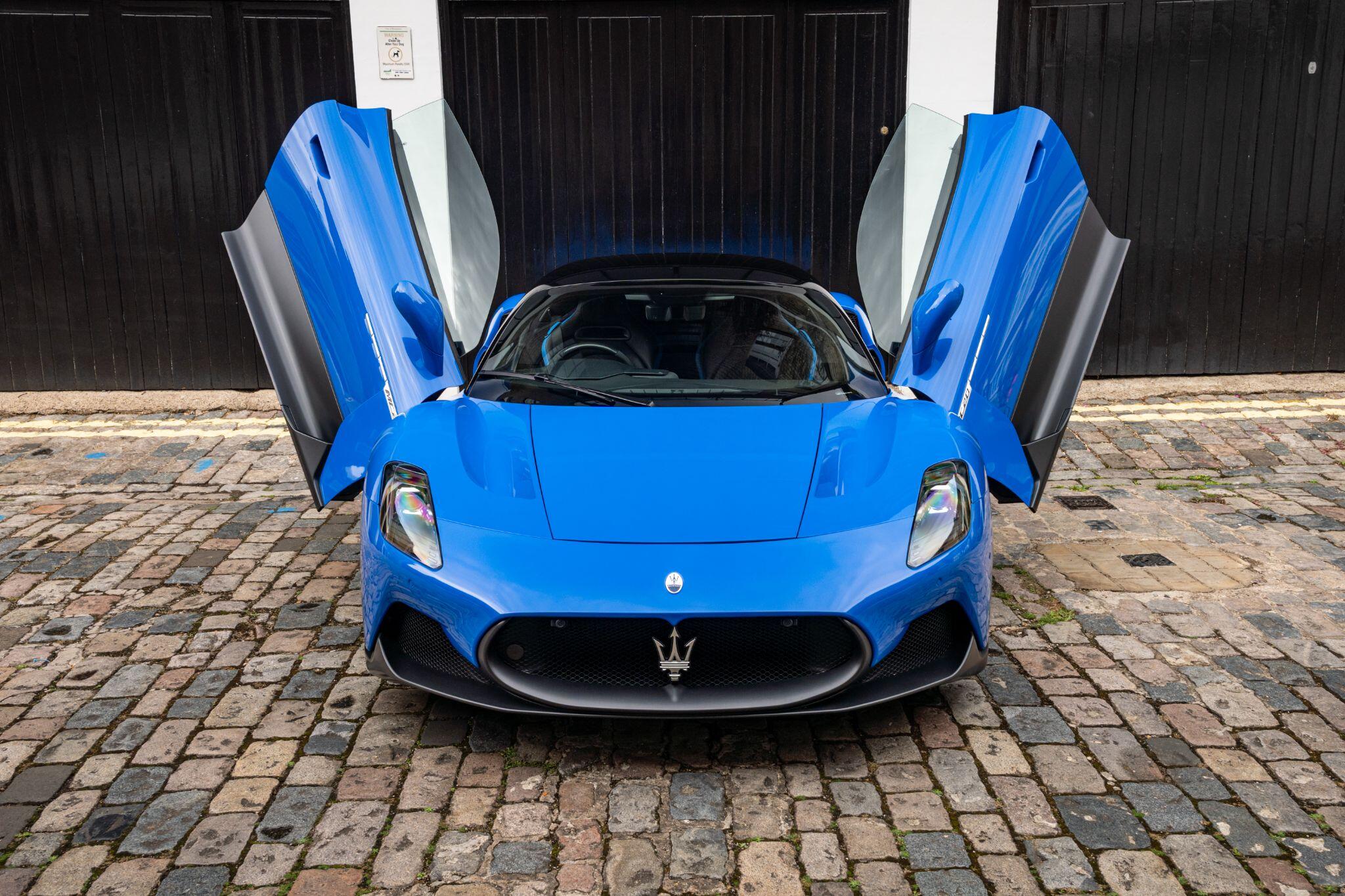 Maserati MC20 view 13