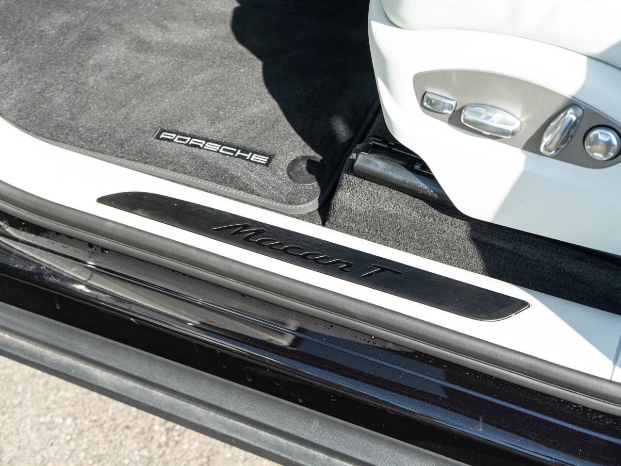 Porsche Macan view 36
