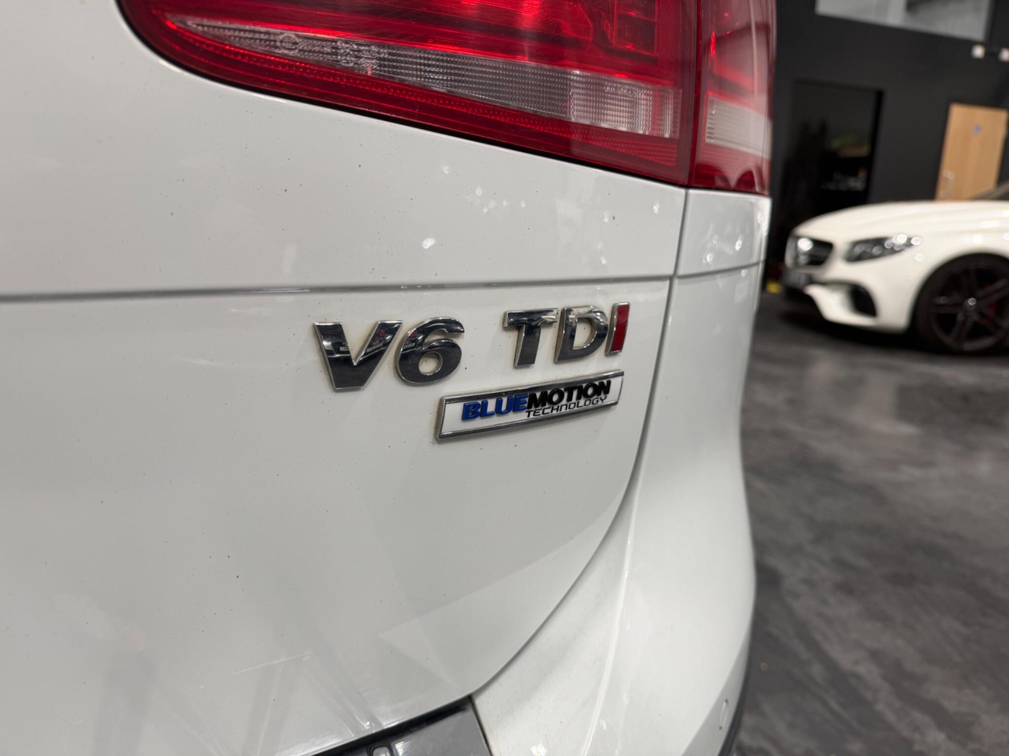 Volkswagen Touareg view 25