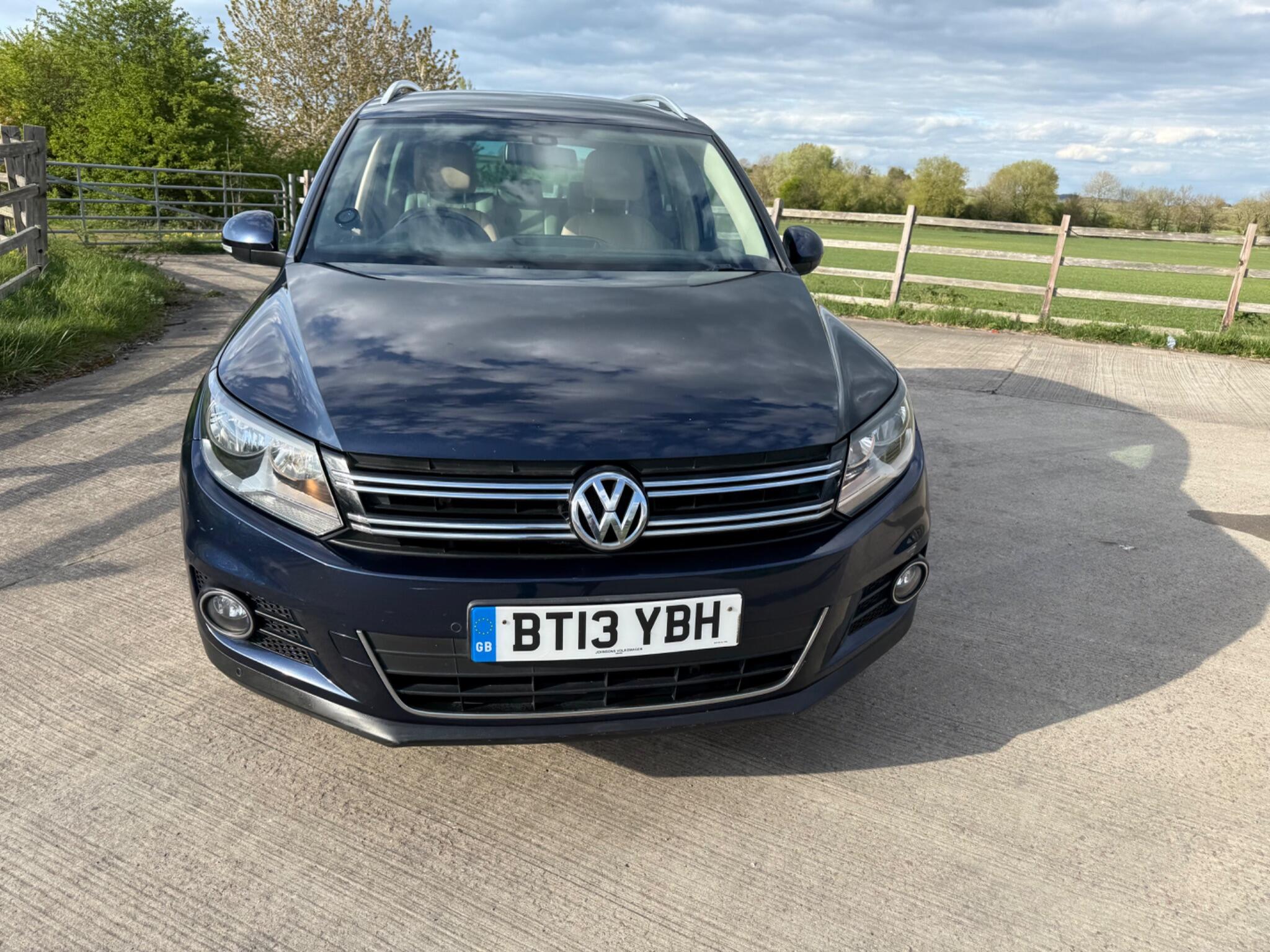 Volkswagen Tiguan 2.0 TDI BlueMotion Tech SE 4WD Euro 5 (s/s) 5dr — photo 8 of 100