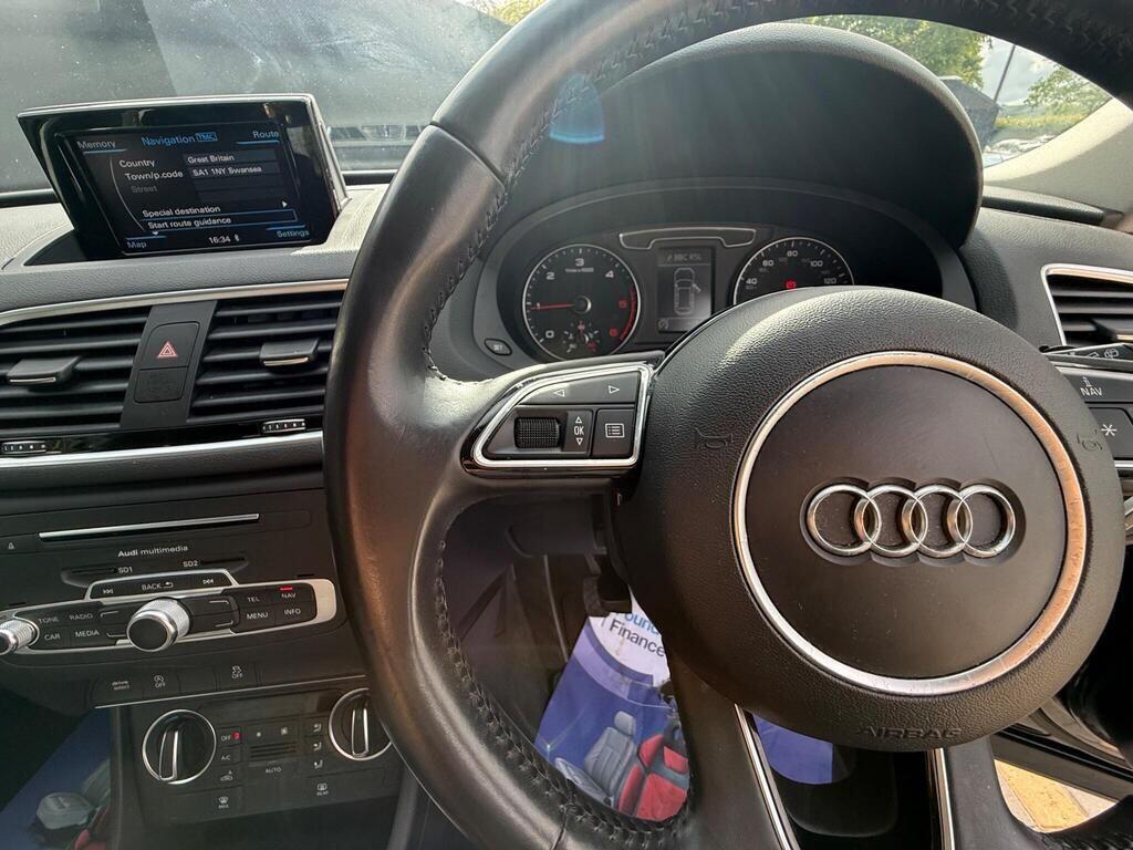 Audi Q3 view 23
