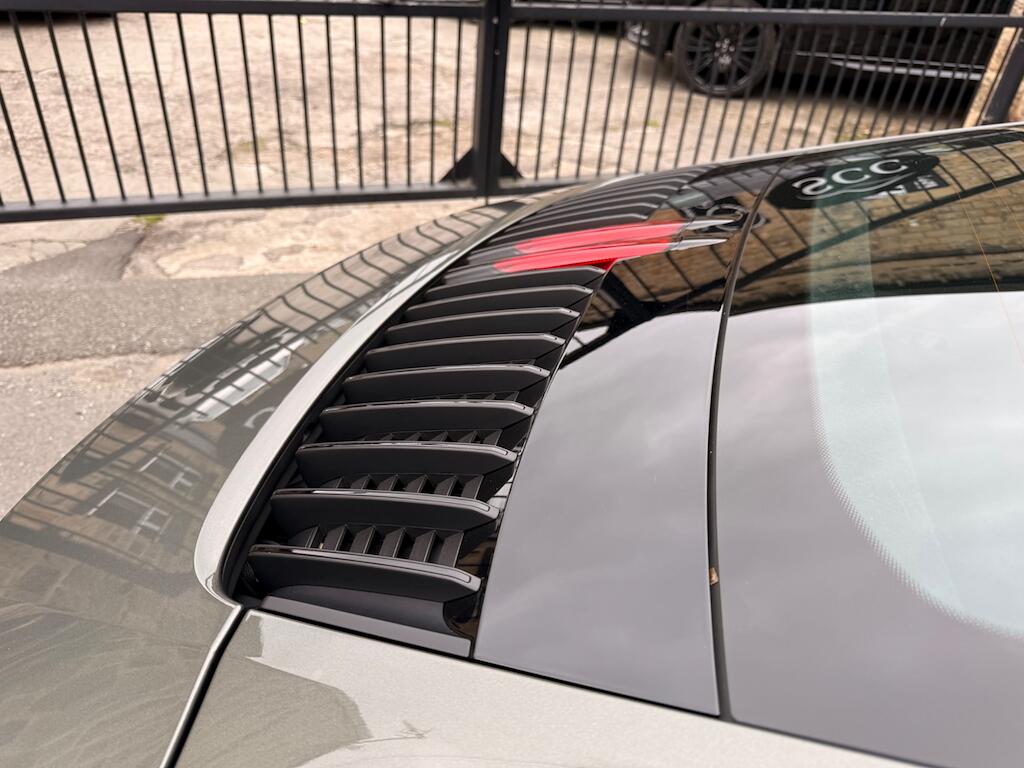 Porsche 911 view 31