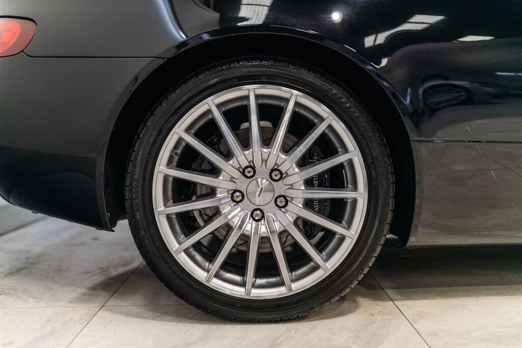 Aston Martin DB9 view 9