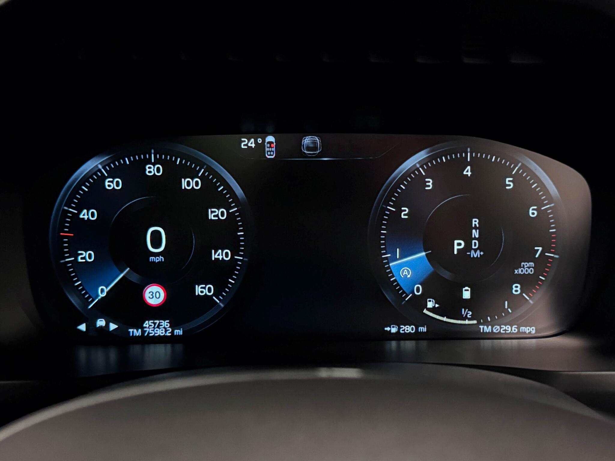 Volvo XC90 view 17