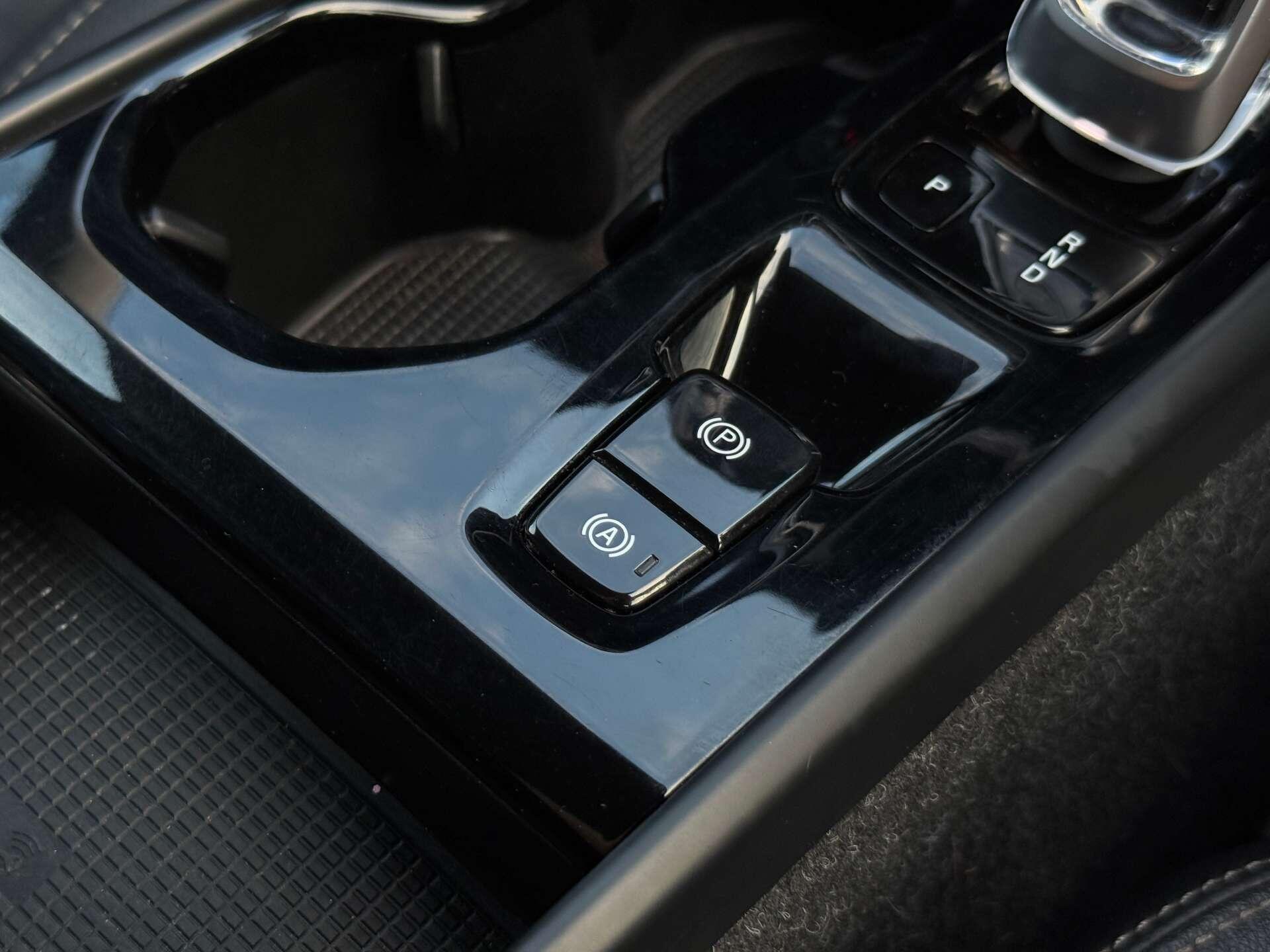 Volvo XC40 view 34