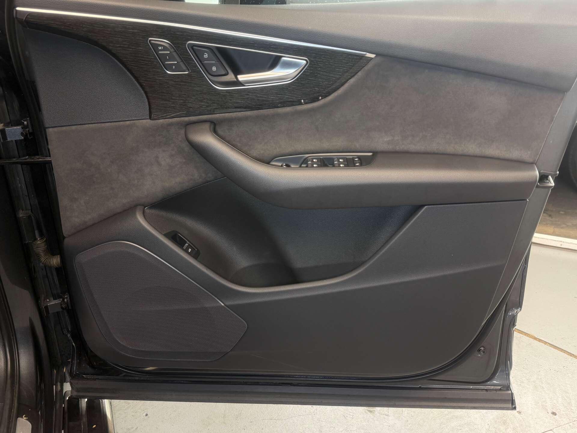 Audi Q7 view 19