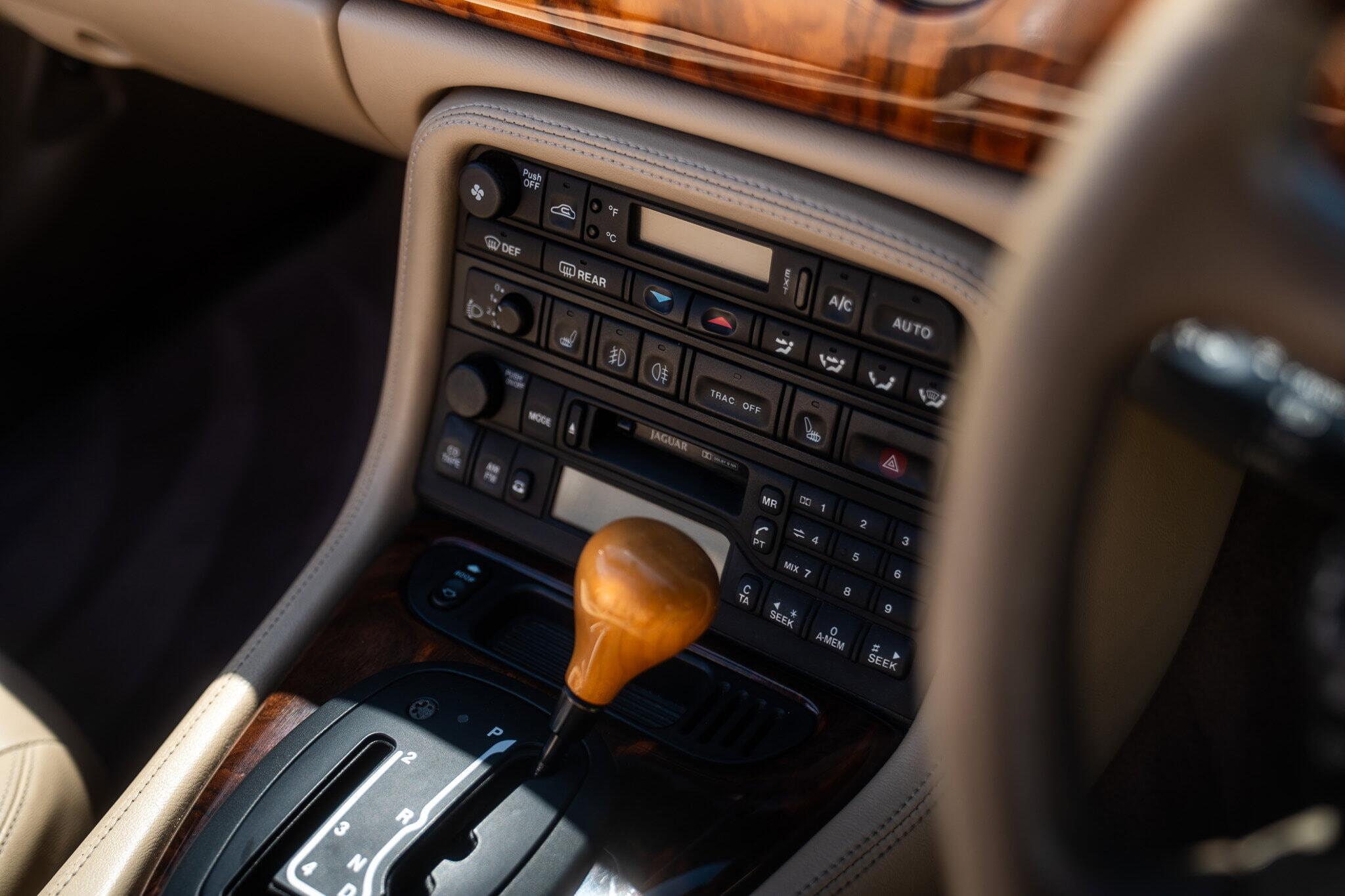 Jaguar XKR view 24