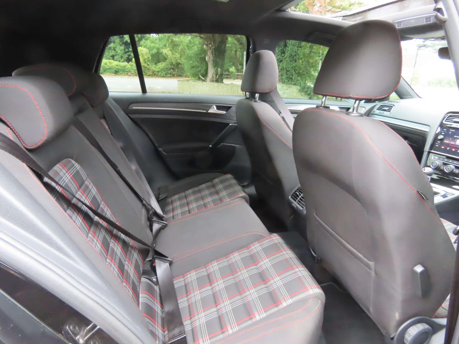 Volkswagen Golf view 11