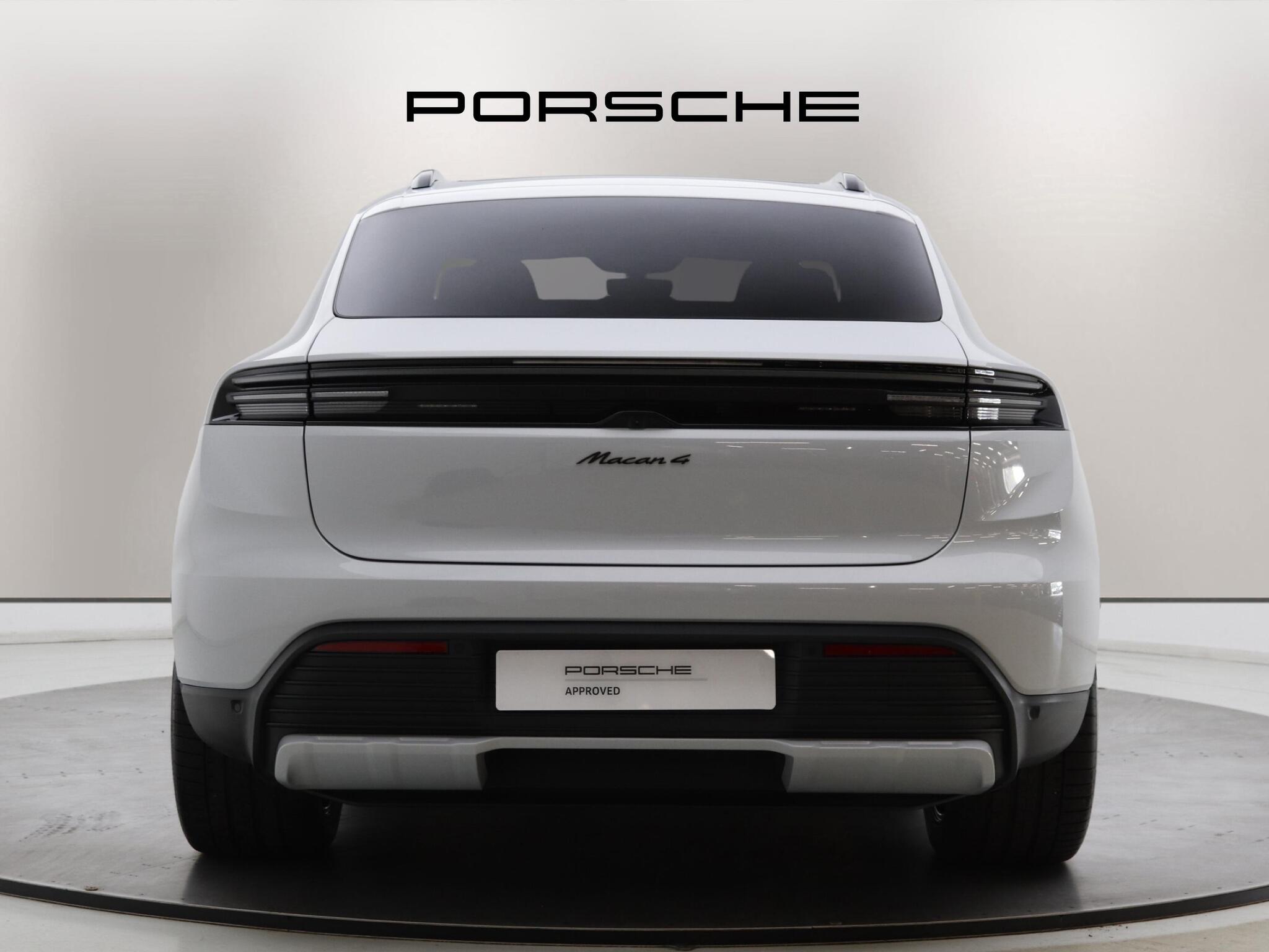 Porsche Macan view 5