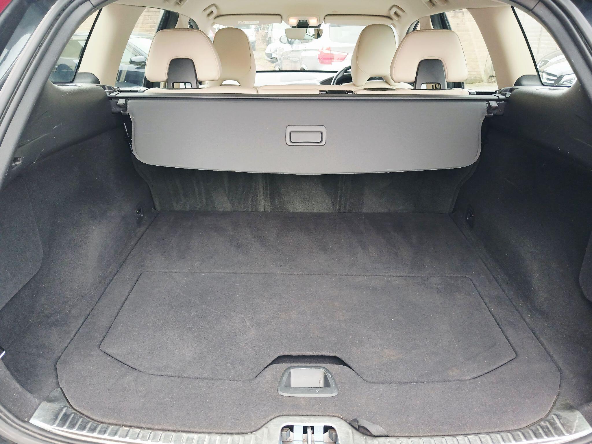 2017 Volvo XC60 image 29
