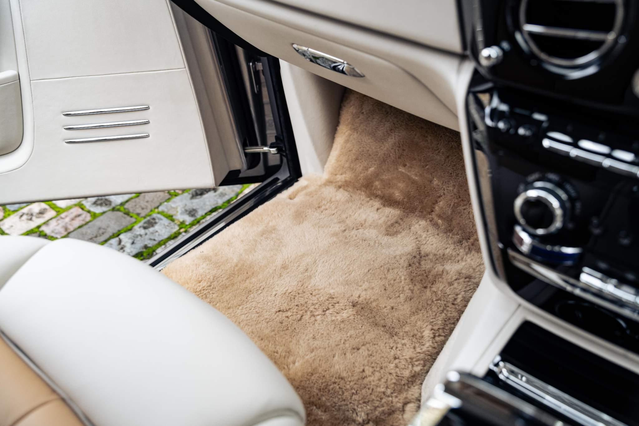 Rolls-Royce Phantom view 58