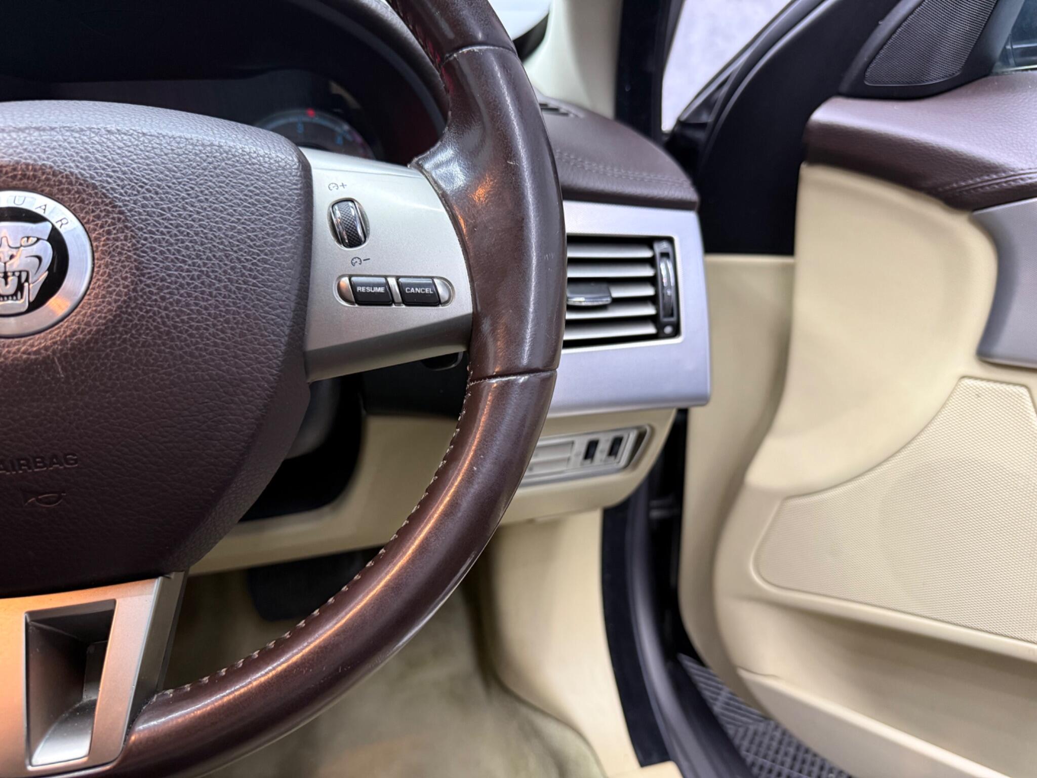 Jaguar XF view 10