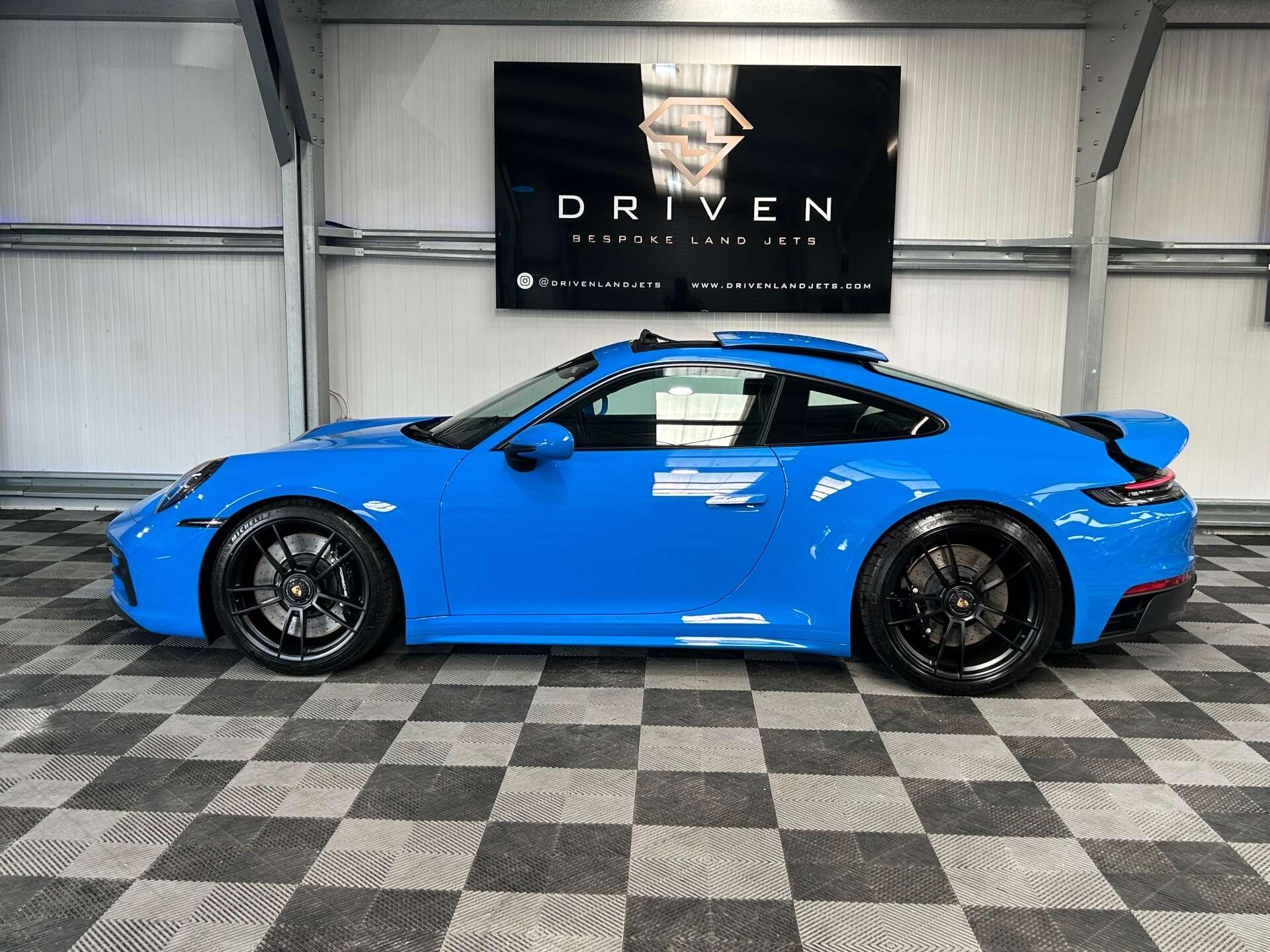 Porsche 911 view 15