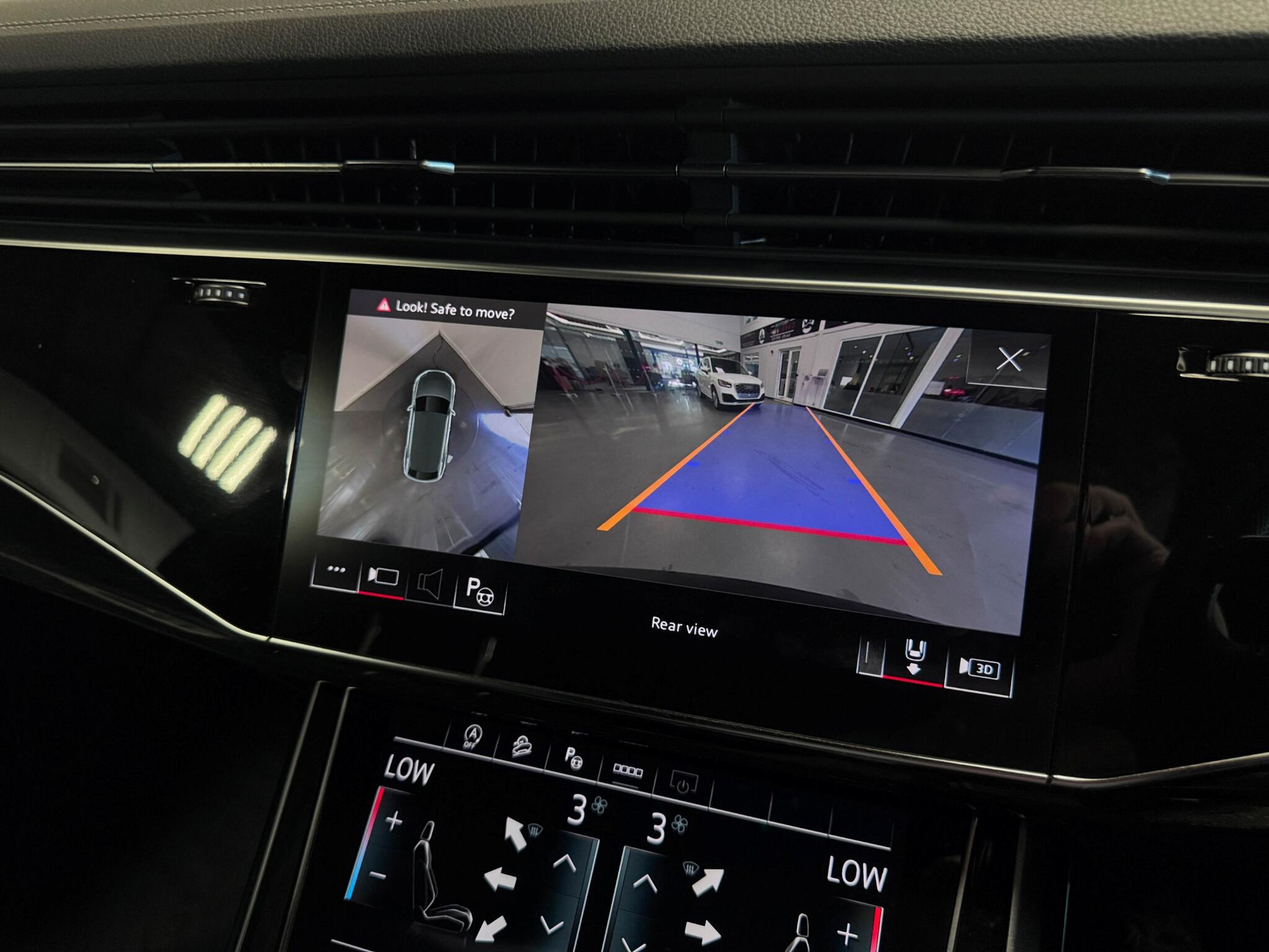 Audi Q8 view 11