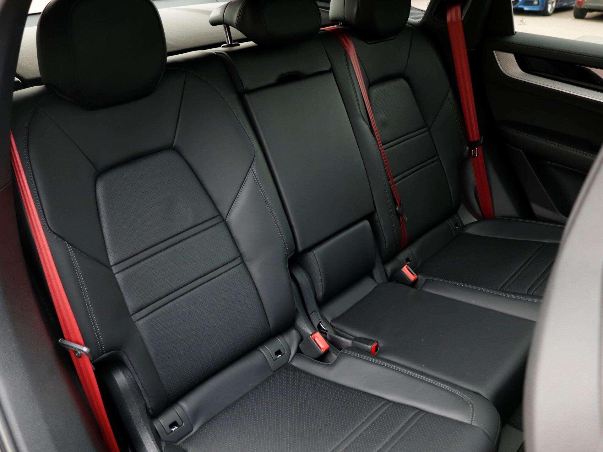 Porsche Cayenne view 25