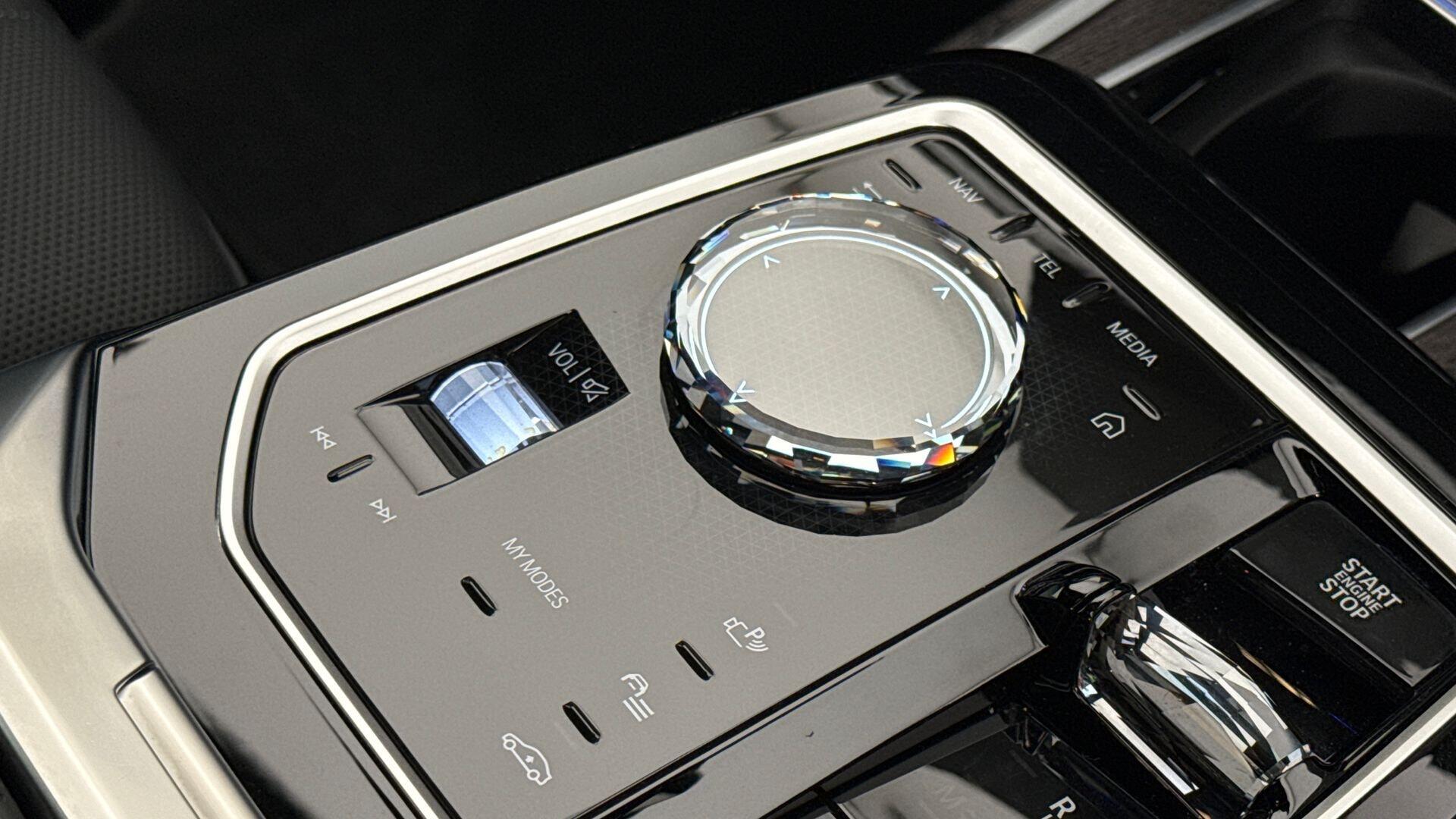 BMW 7 Series view 20