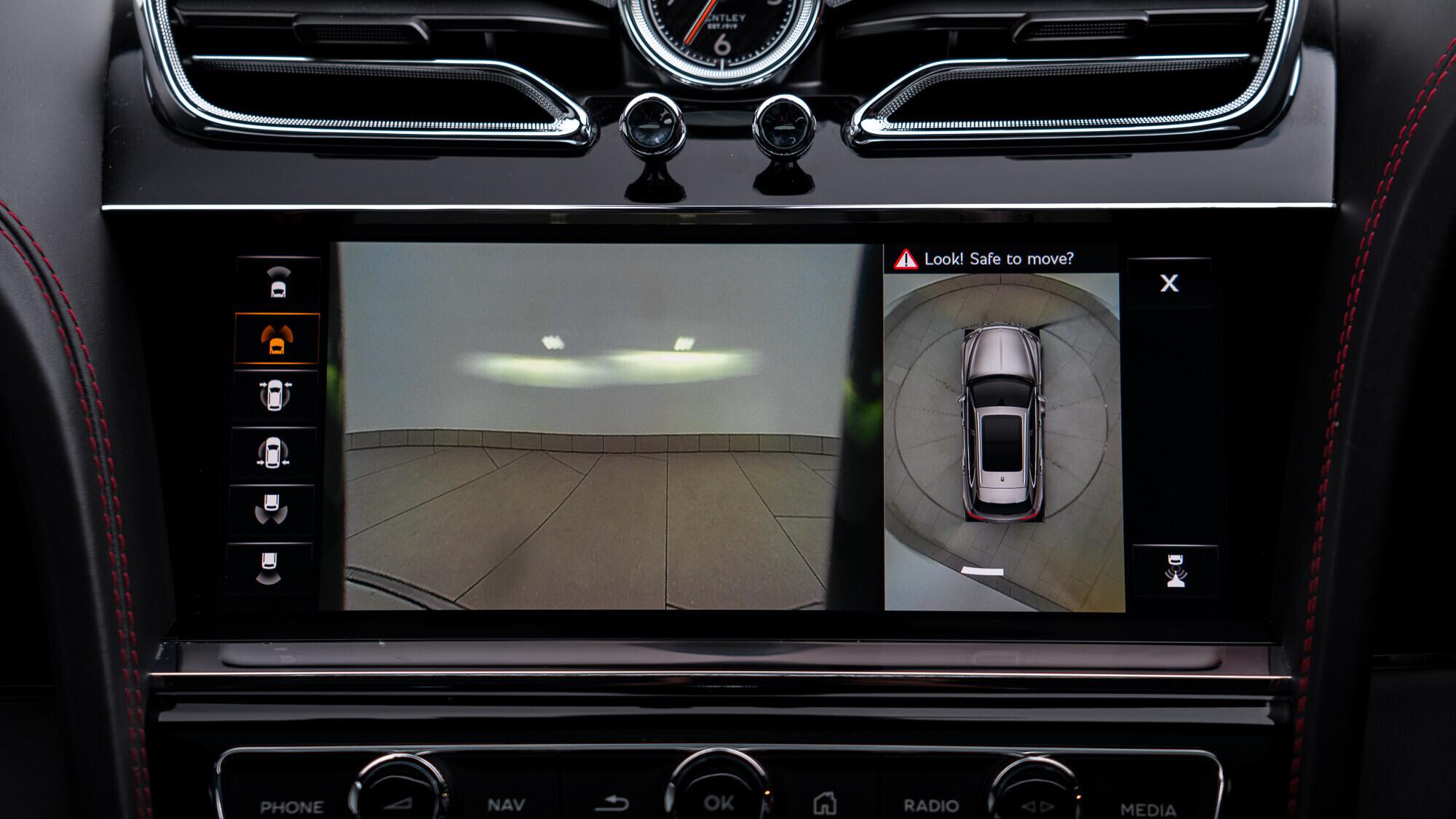 Bentley Bentayga view 27