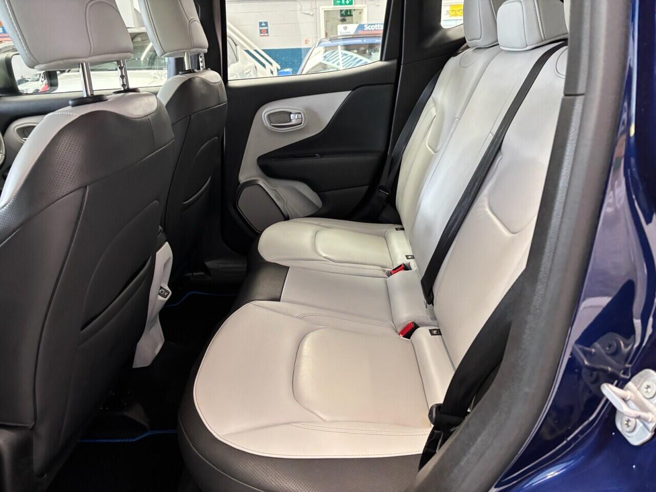 Jeep Renegade view 22