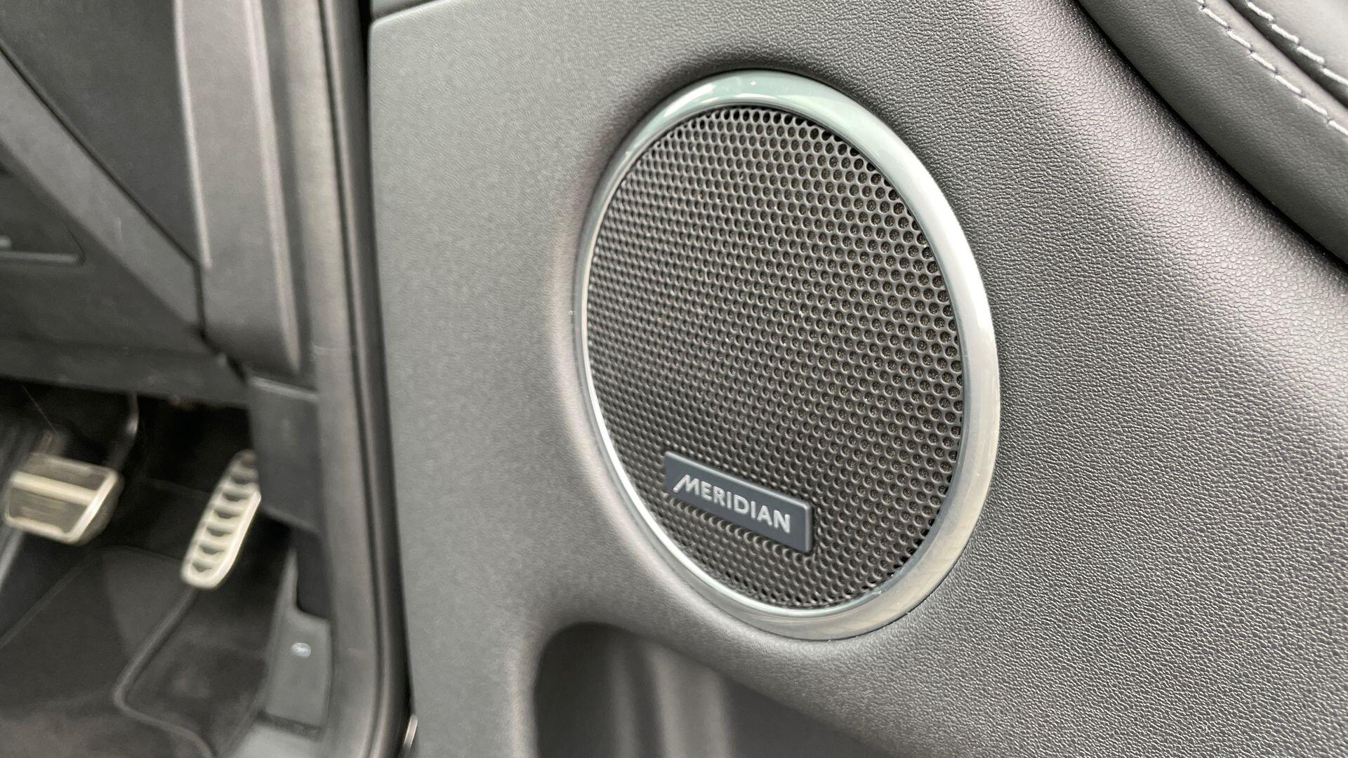 Land Rover Discovery Sport view 24