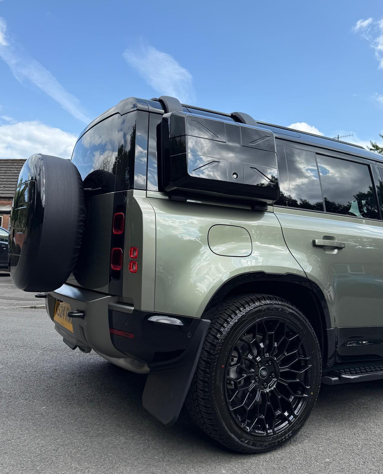 Land Rover Defender view 90