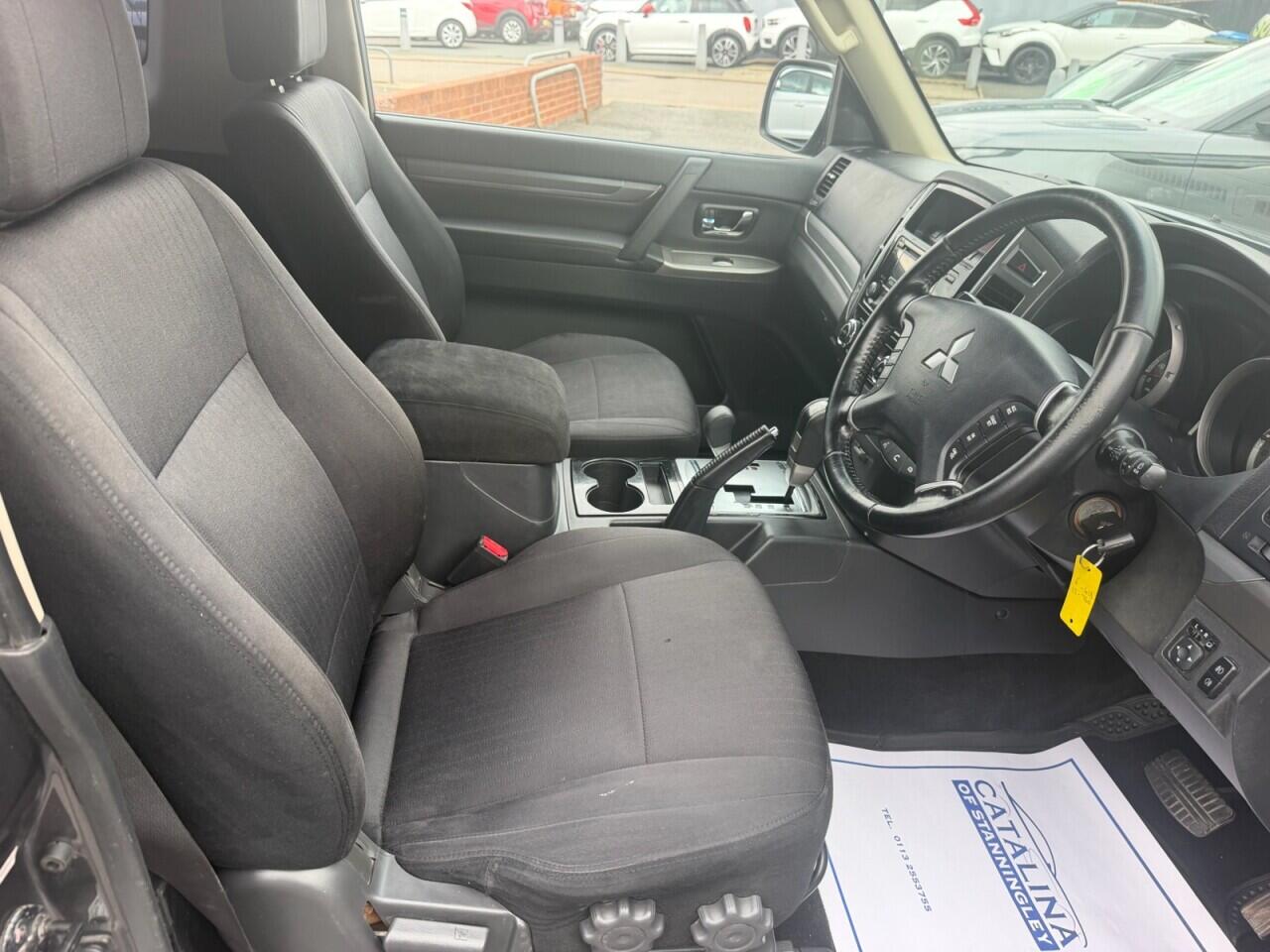 Mitsubishi Shogun view 19