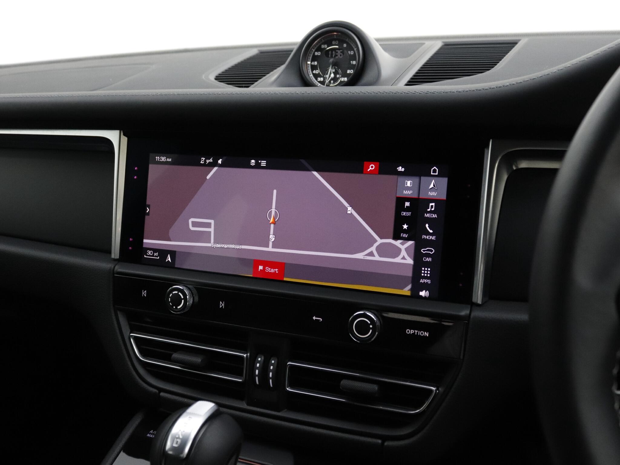 Porsche Macan view 29