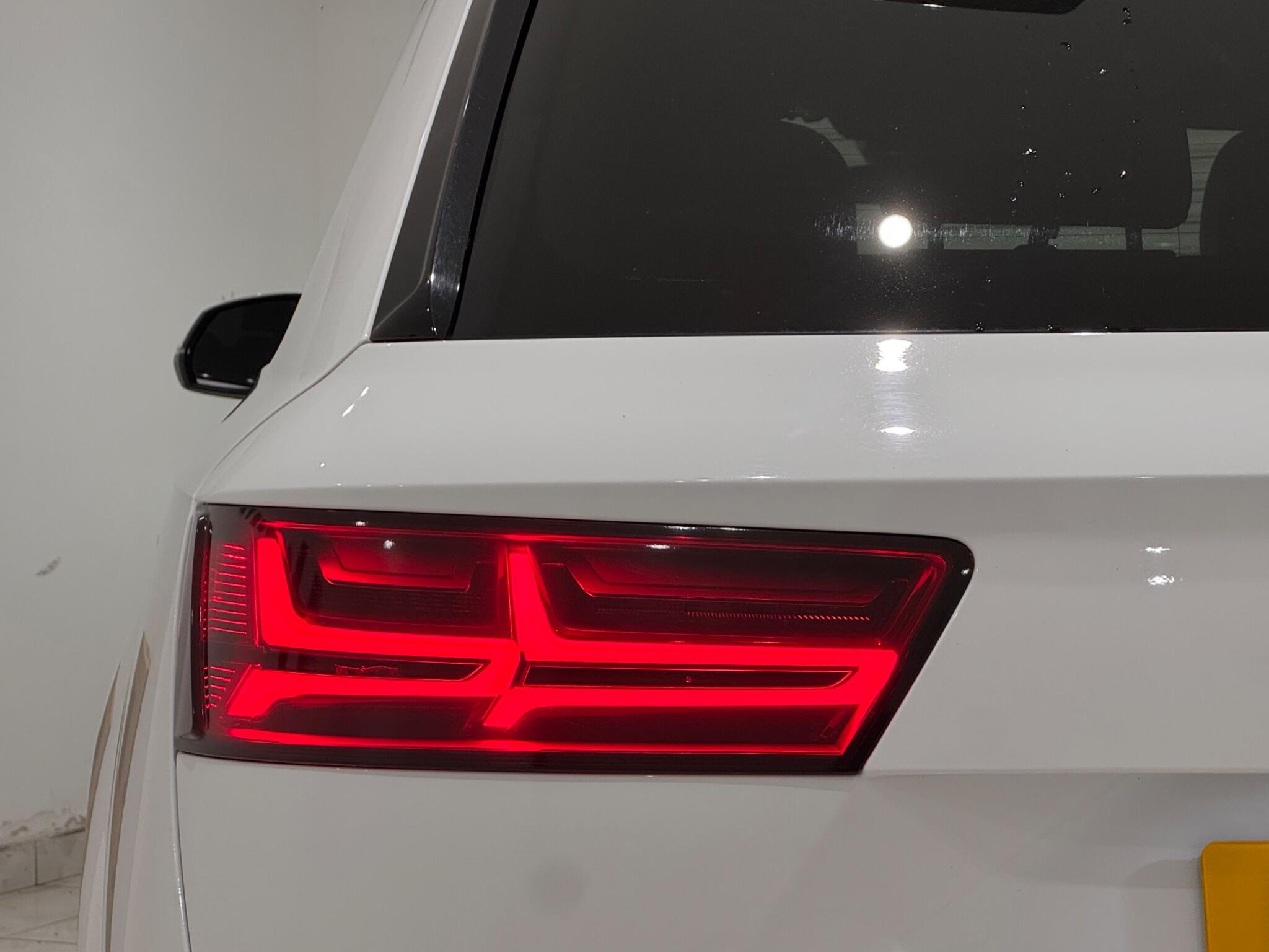 Audi Q7 view 26