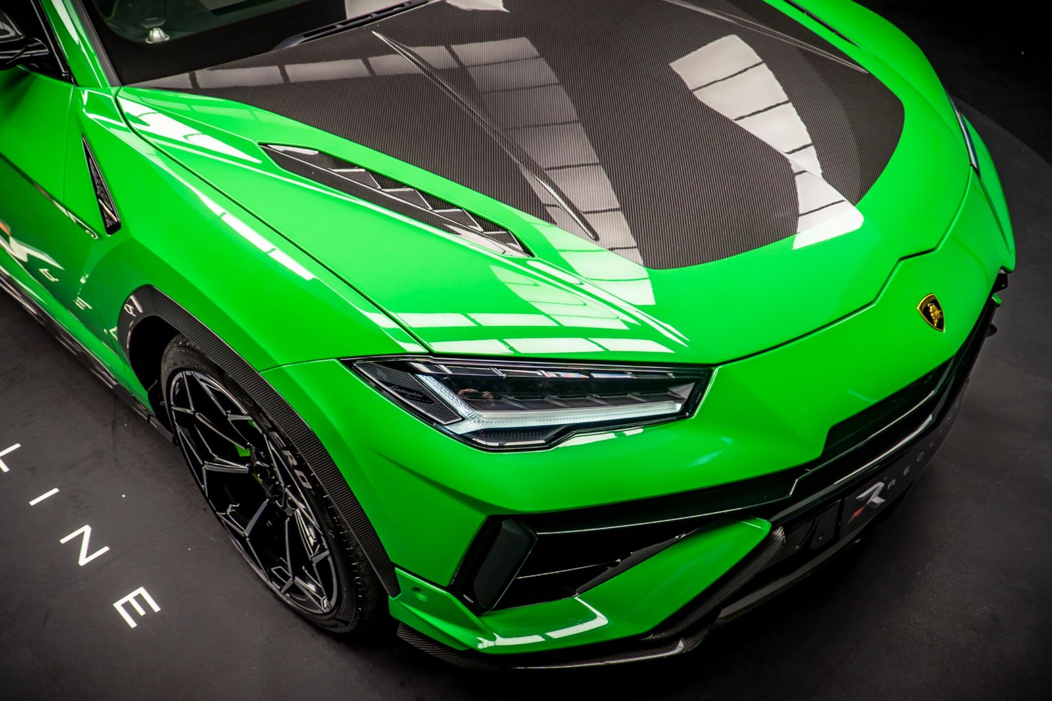 Lamborghini Urus view 11