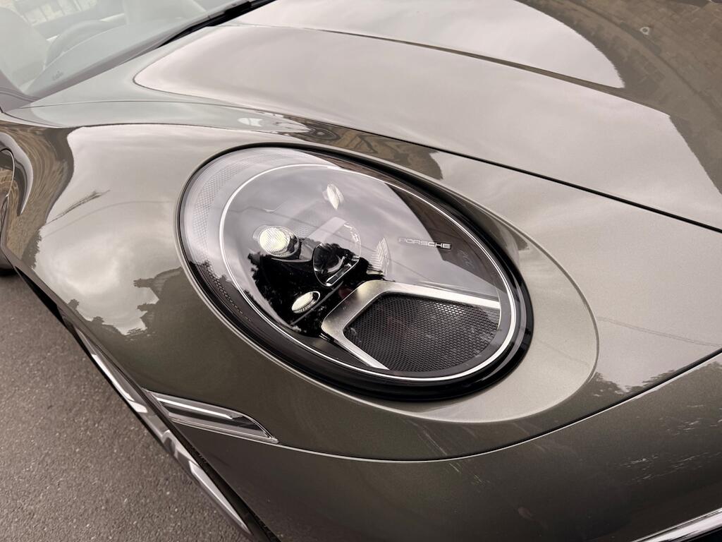 Porsche 911 view 27
