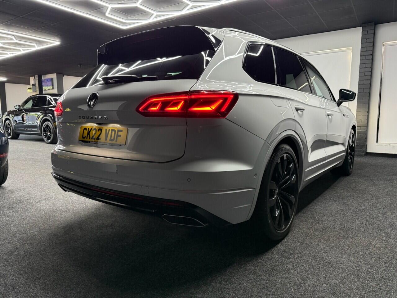 Volkswagen Touareg view 14