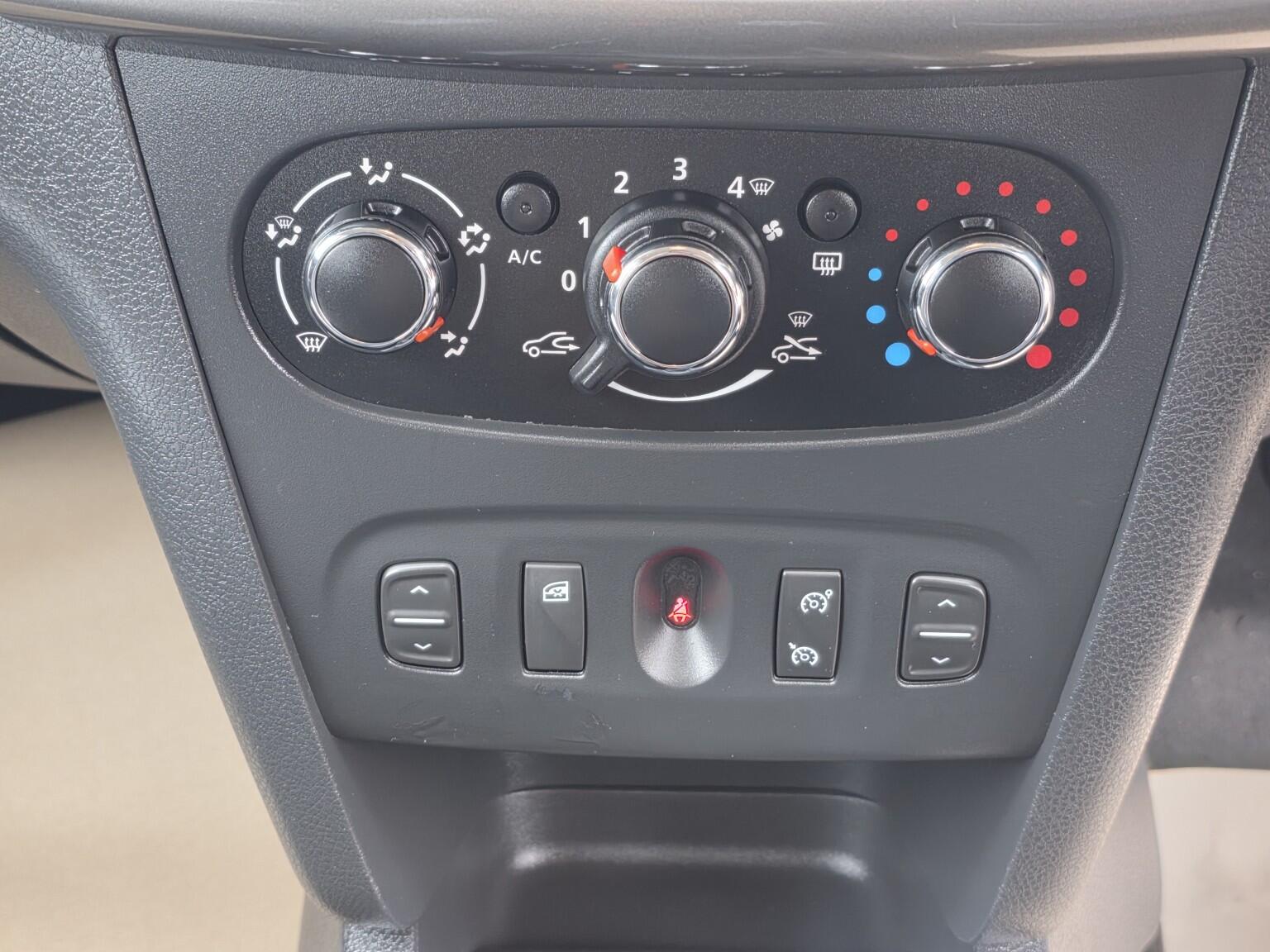 Dacia Sandero view 13