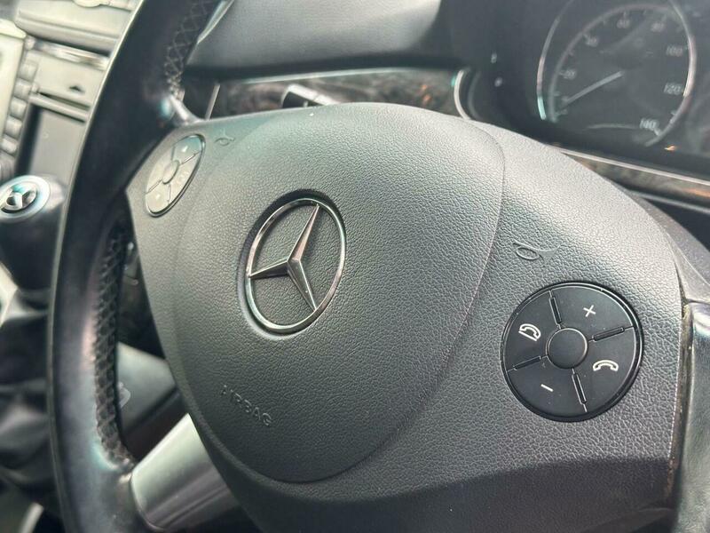 Mercedes-Benz Viano view 13
