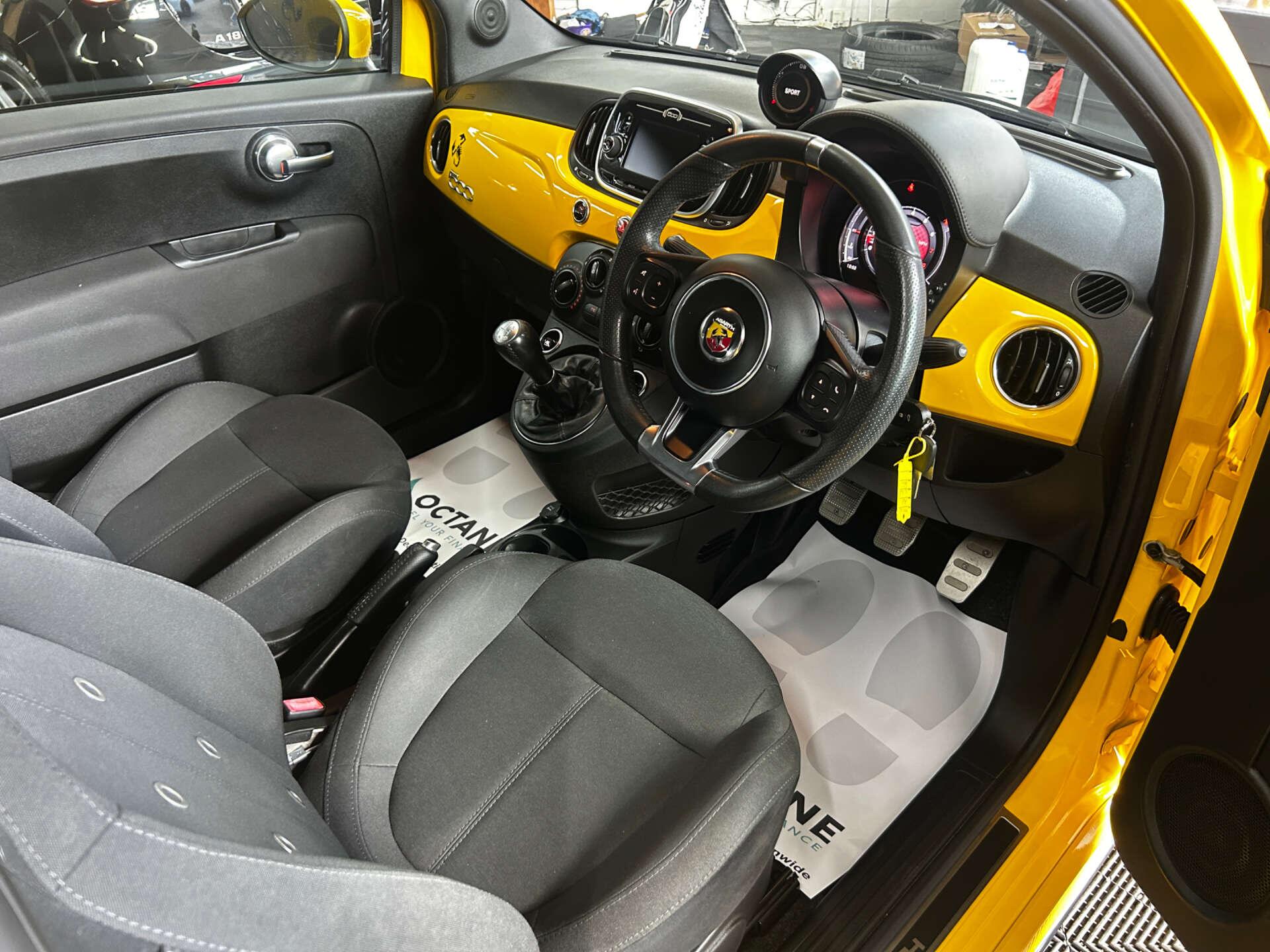 Abarth 595 view 28