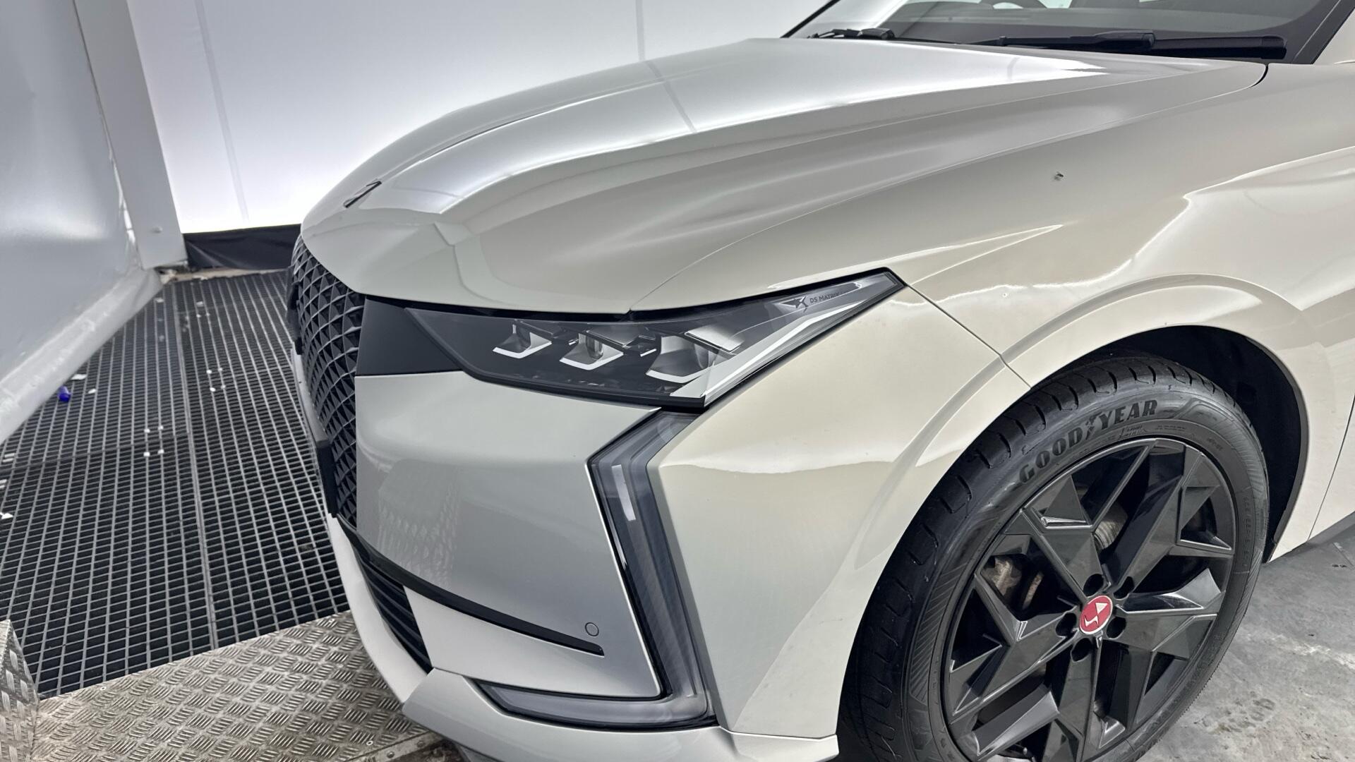 DS Automobiles DS 4 view 25