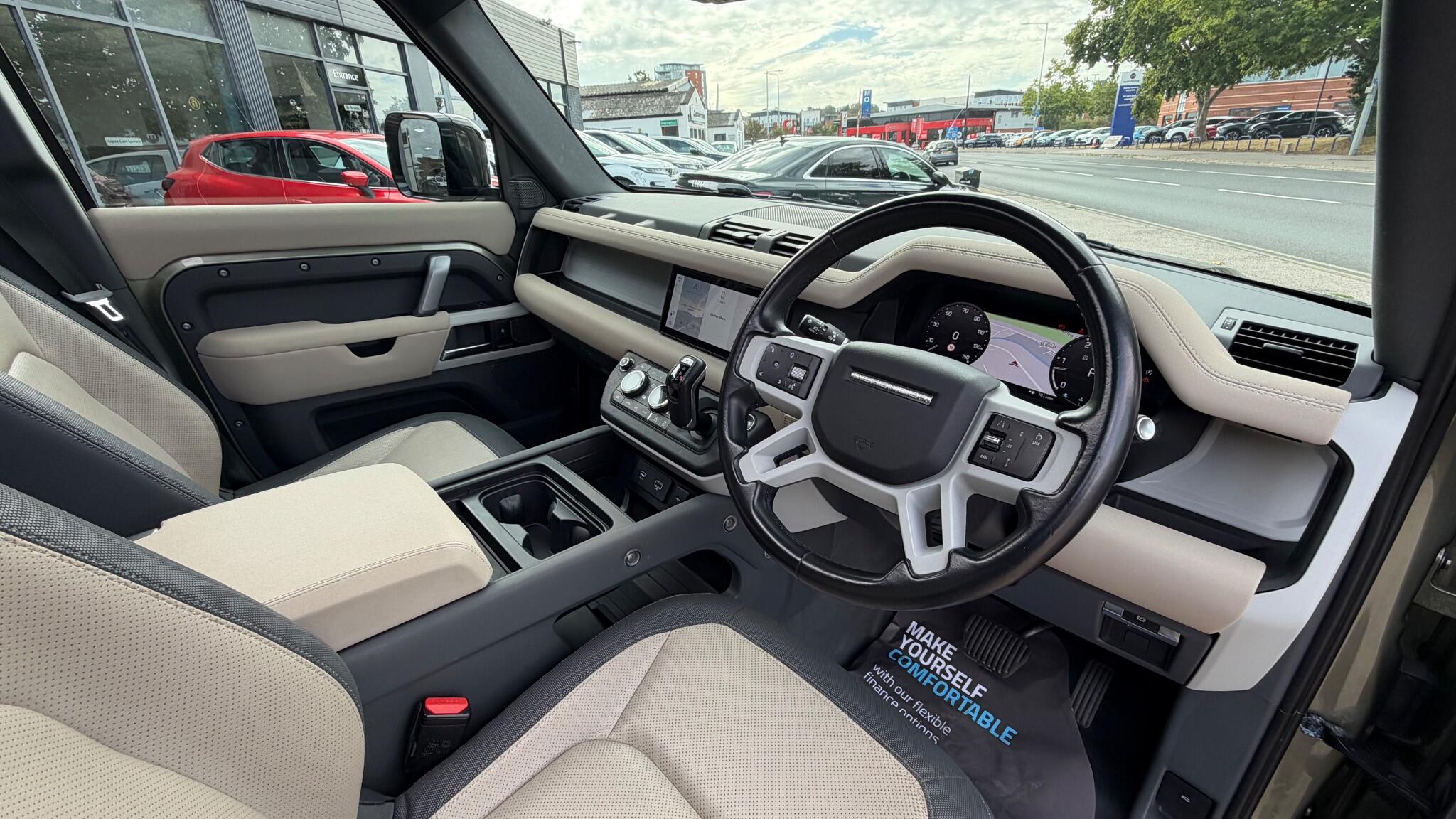 Land Rover Defender 110 view 8