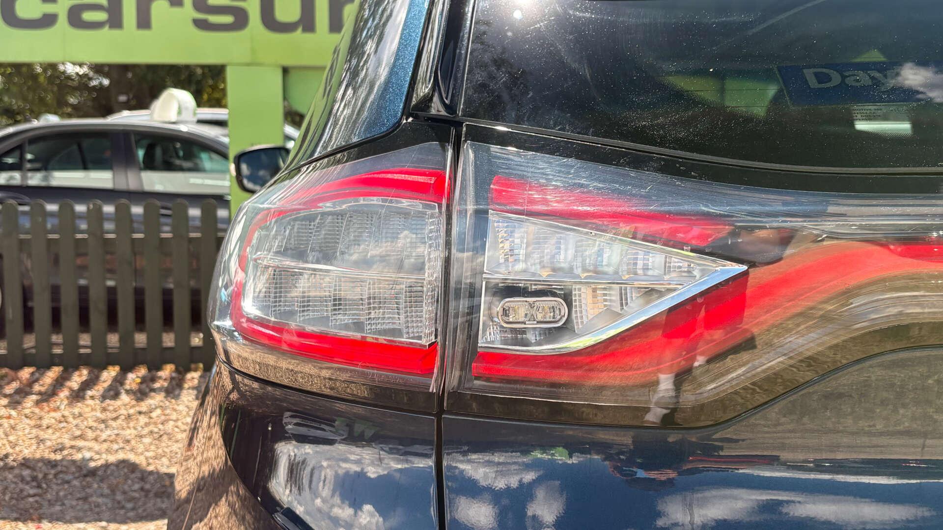 Ford Edge view 55