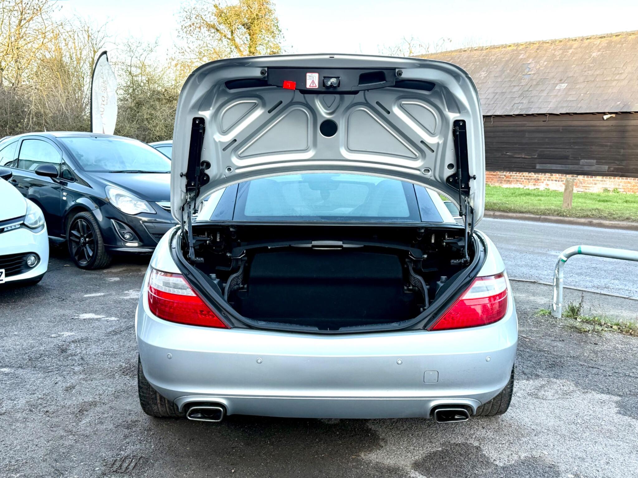 2011 Mercedes-Benz SLK image 8