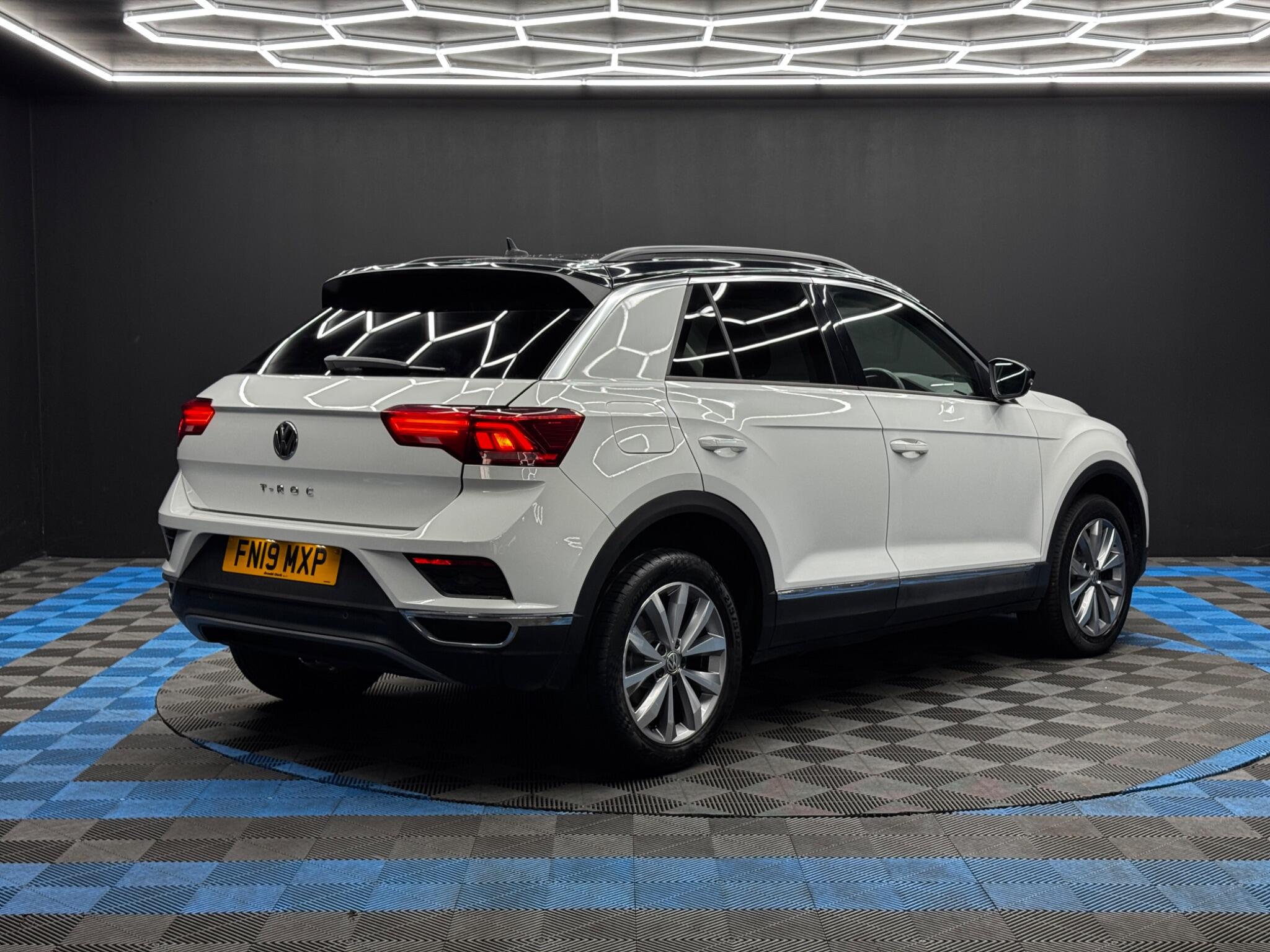 Volkswagen T-Roc view 5