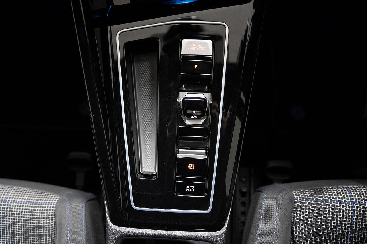 Volkswagen Golf view 18