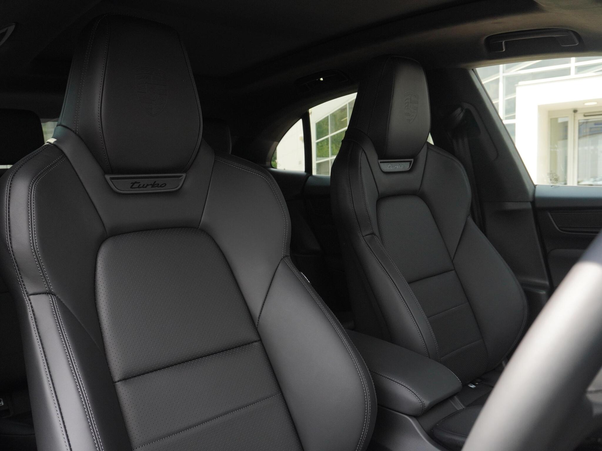 Porsche Macan view 11