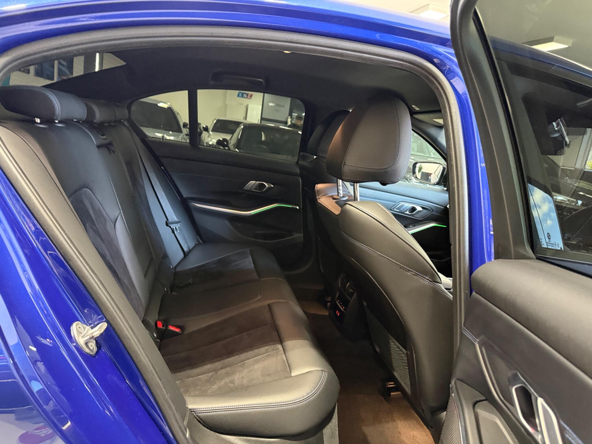 BMW 3 Series view 29