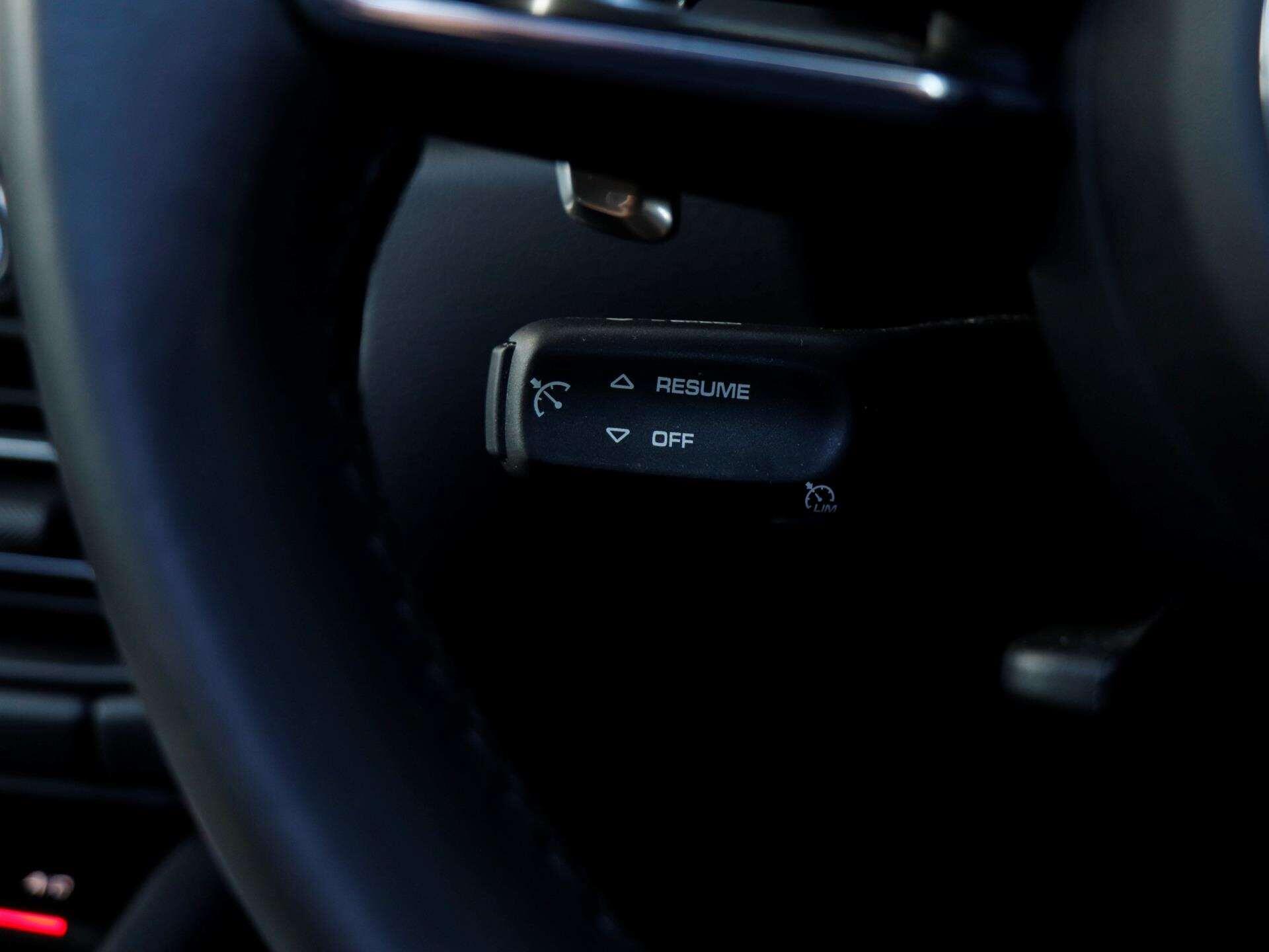 Porsche Macan view 20