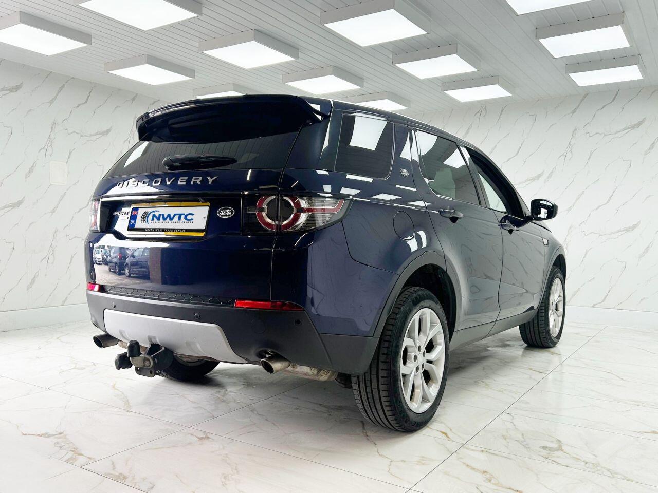 Land Rover Discovery Sport view 11