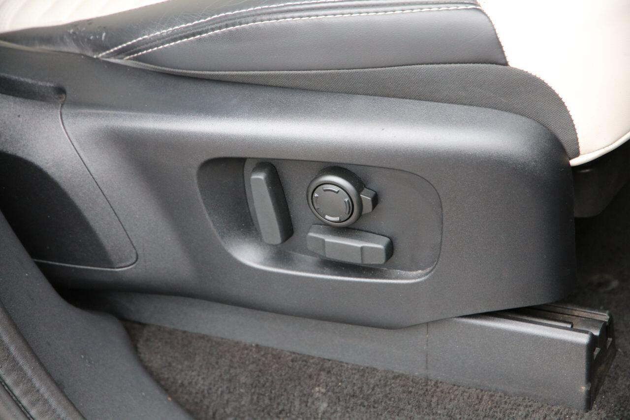 Land Rover Discovery view 34