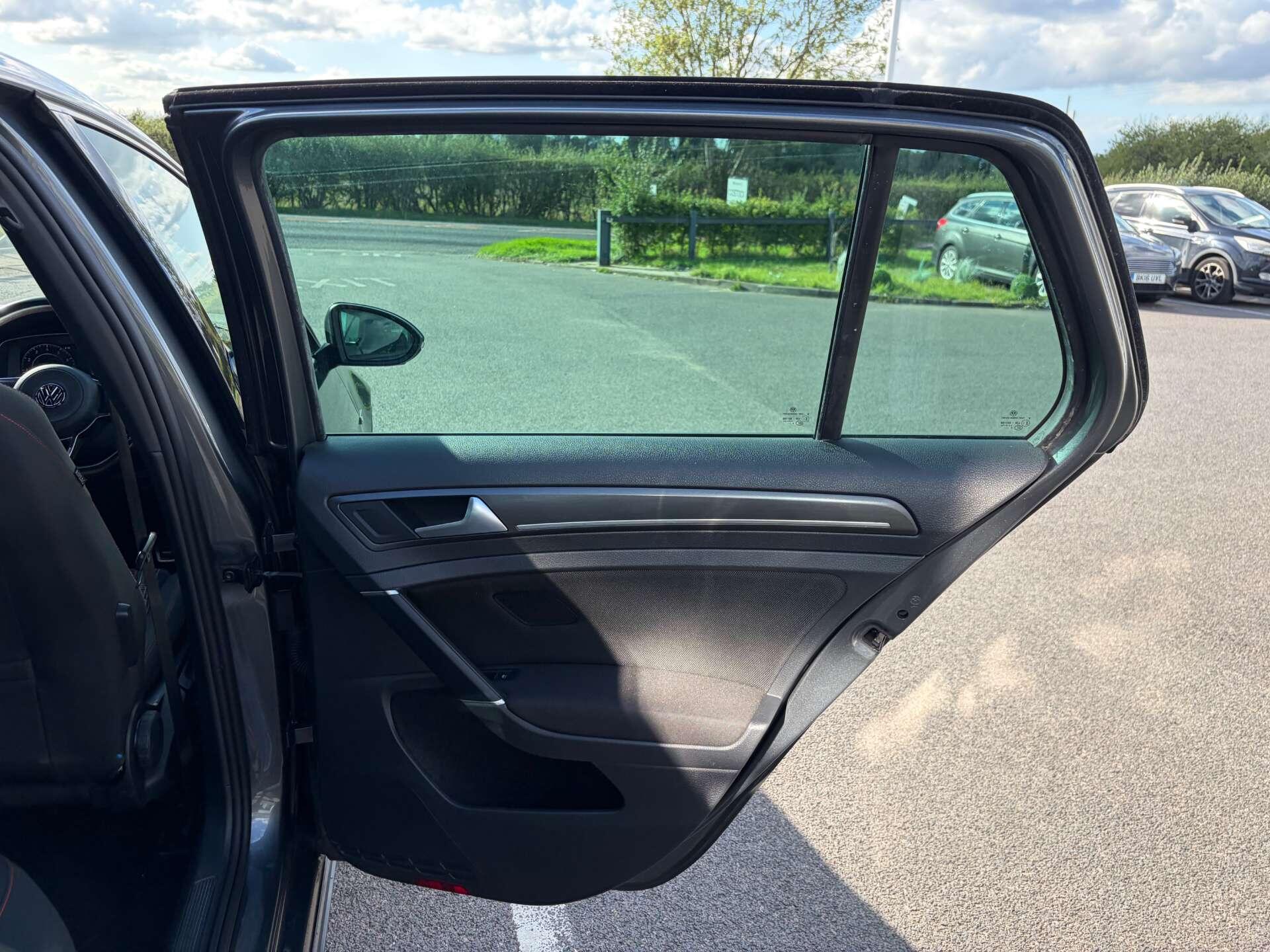 Volkswagen Golf view 26