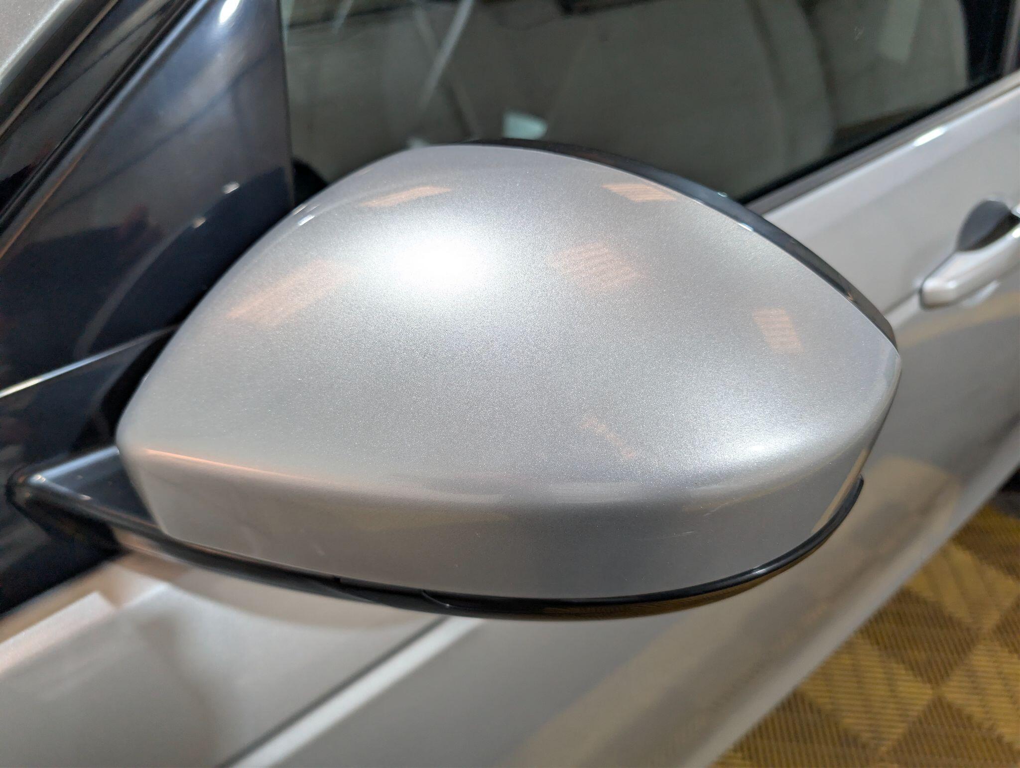 Land Rover Discovery Sport view 17