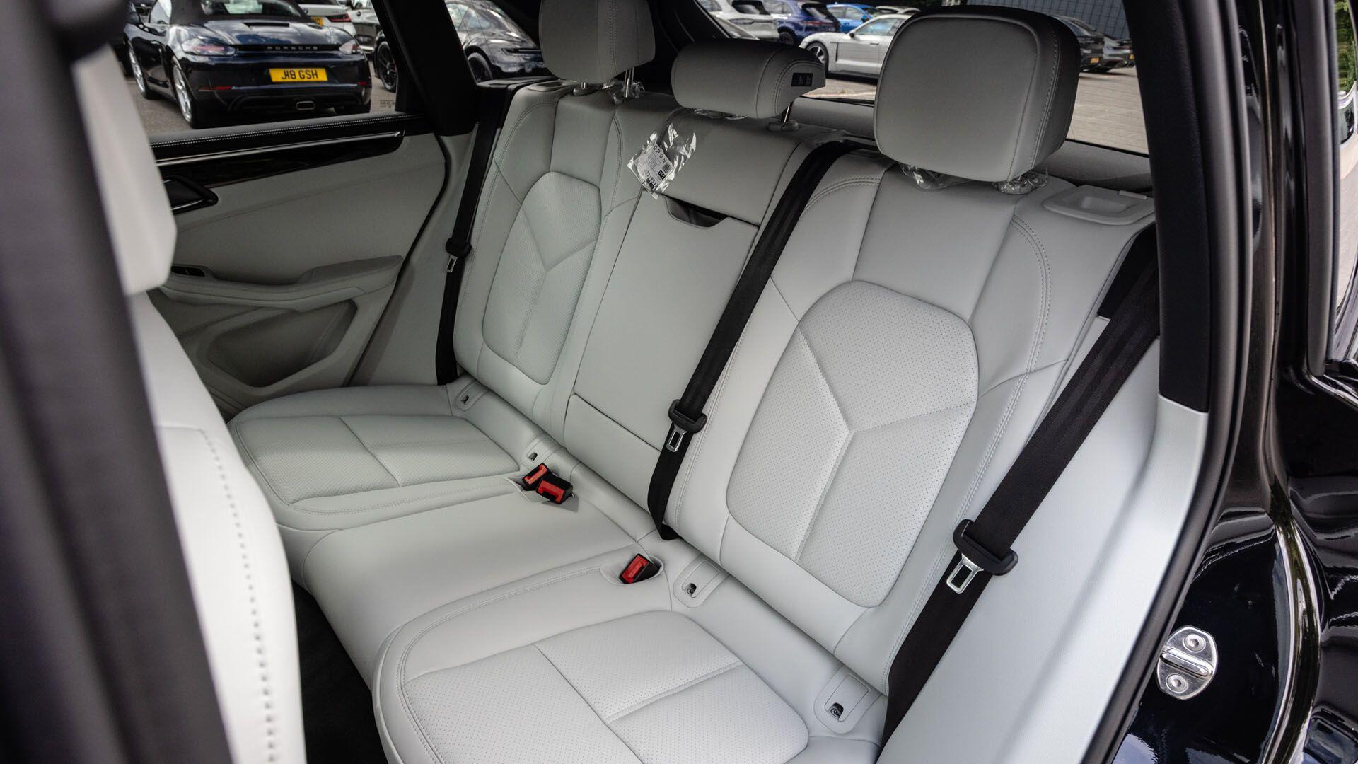 Porsche Macan view 12