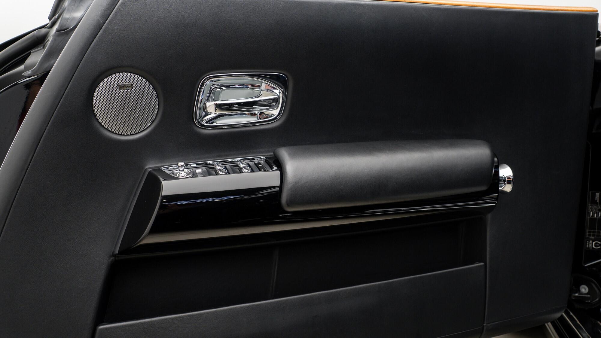 Rolls-Royce Phantom view 25
