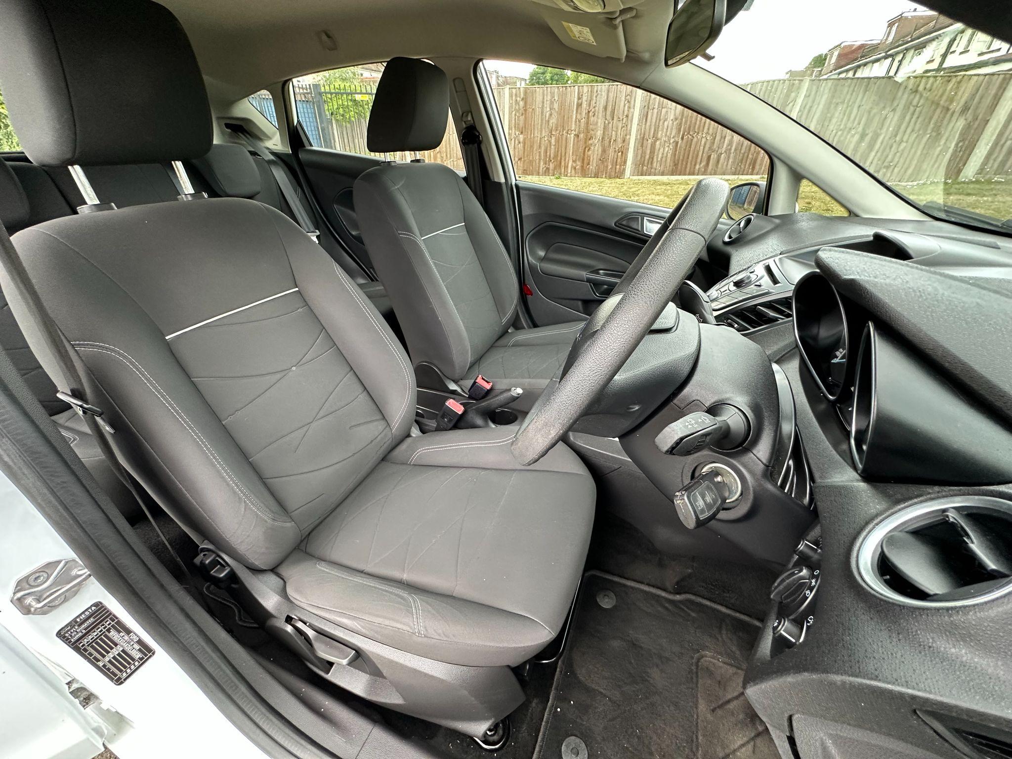 2014 Ford Fiesta image 40